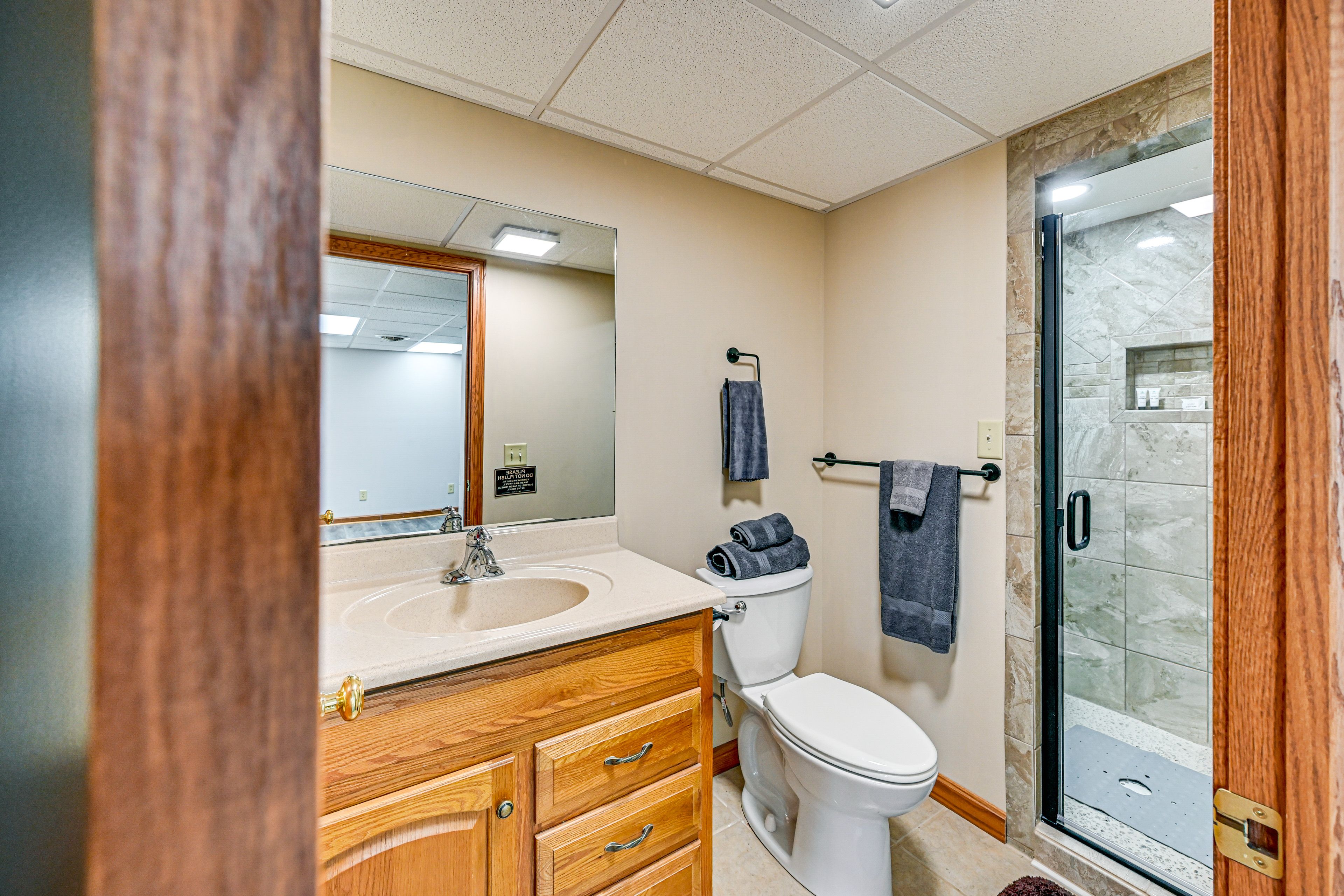 Full Bathroom | 1st Floor