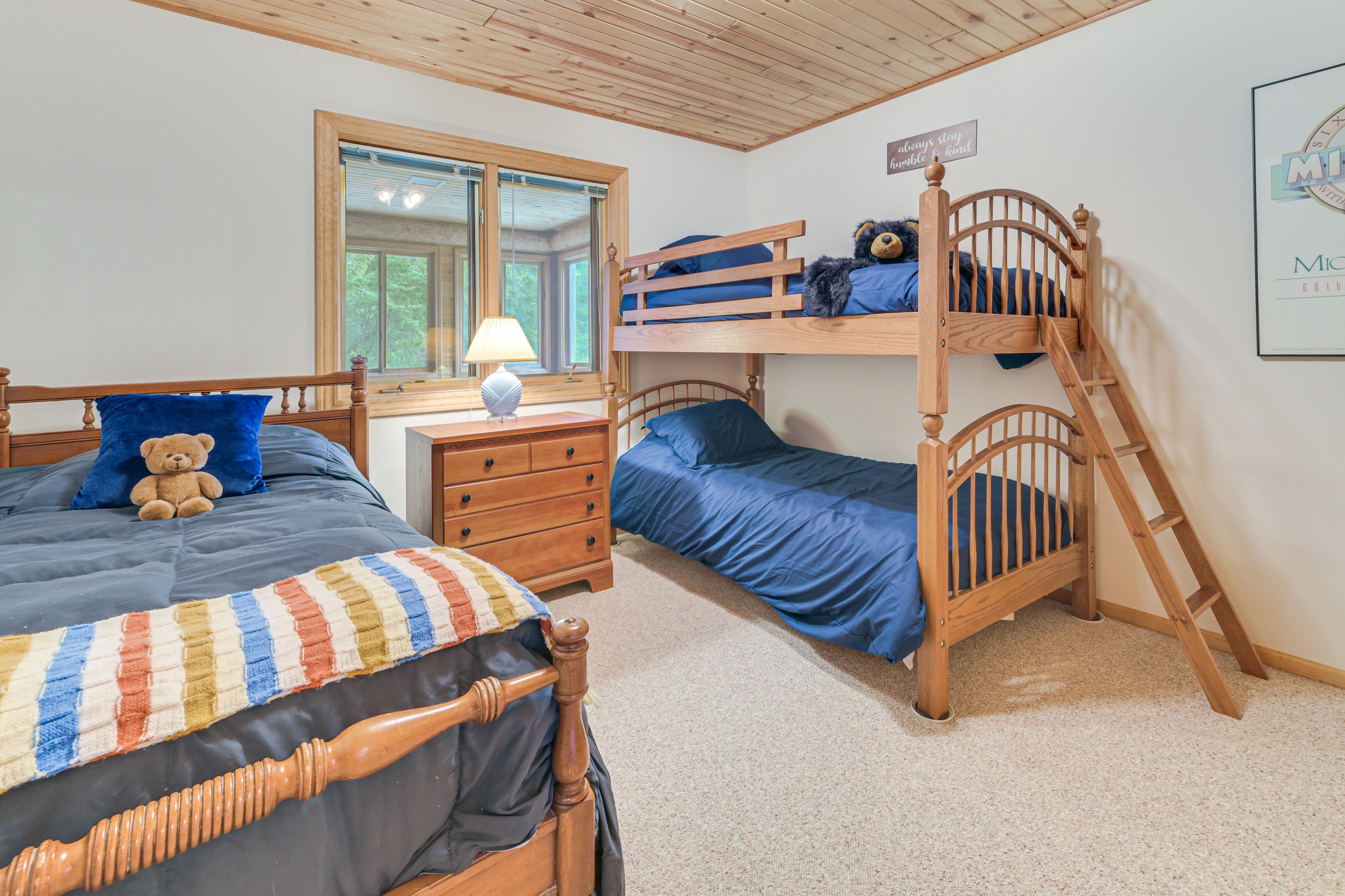 Bedroom 2 | Twin Bunk Bed | Twin Bed | 1st Floor