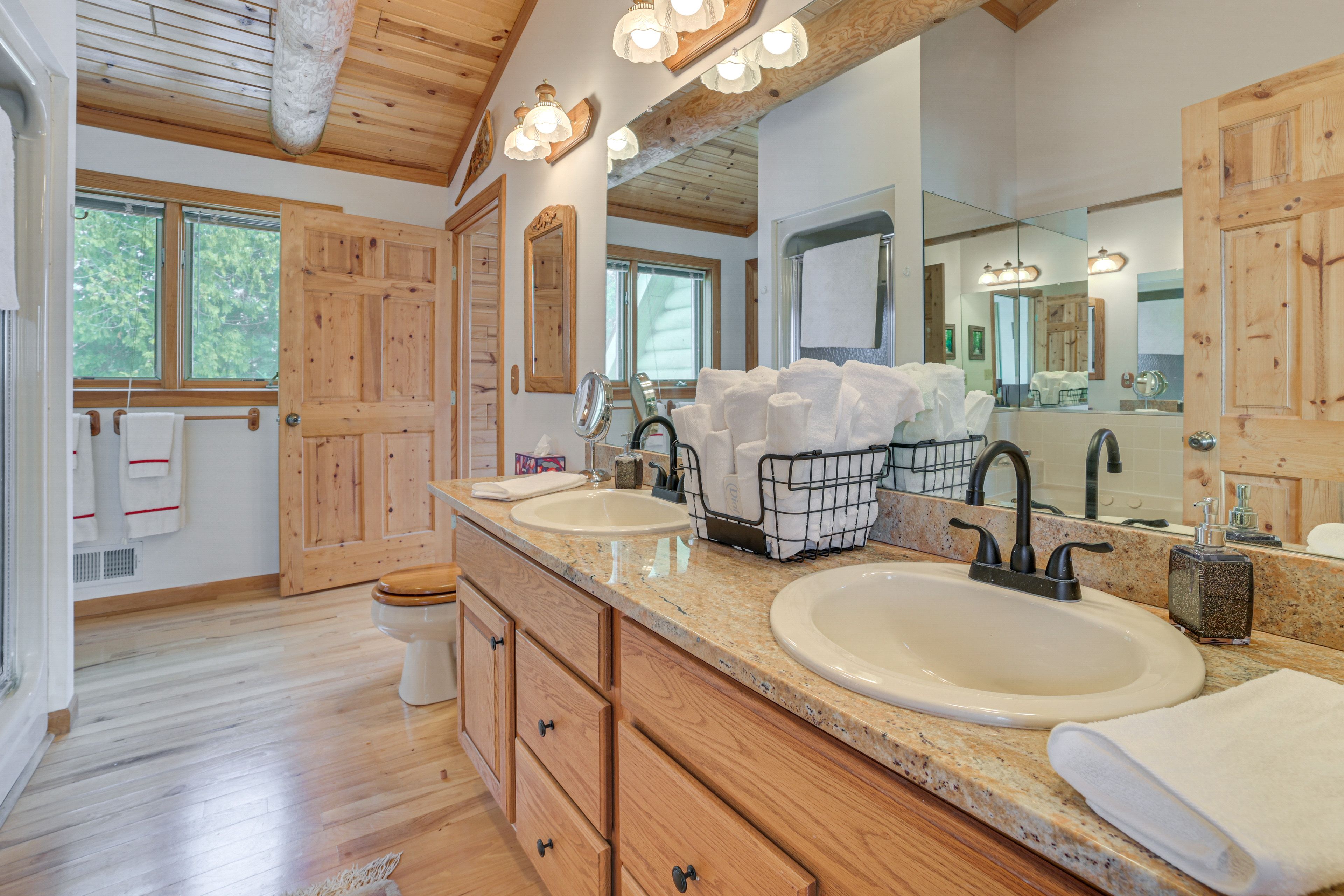 Bathroom | 2nd Floor