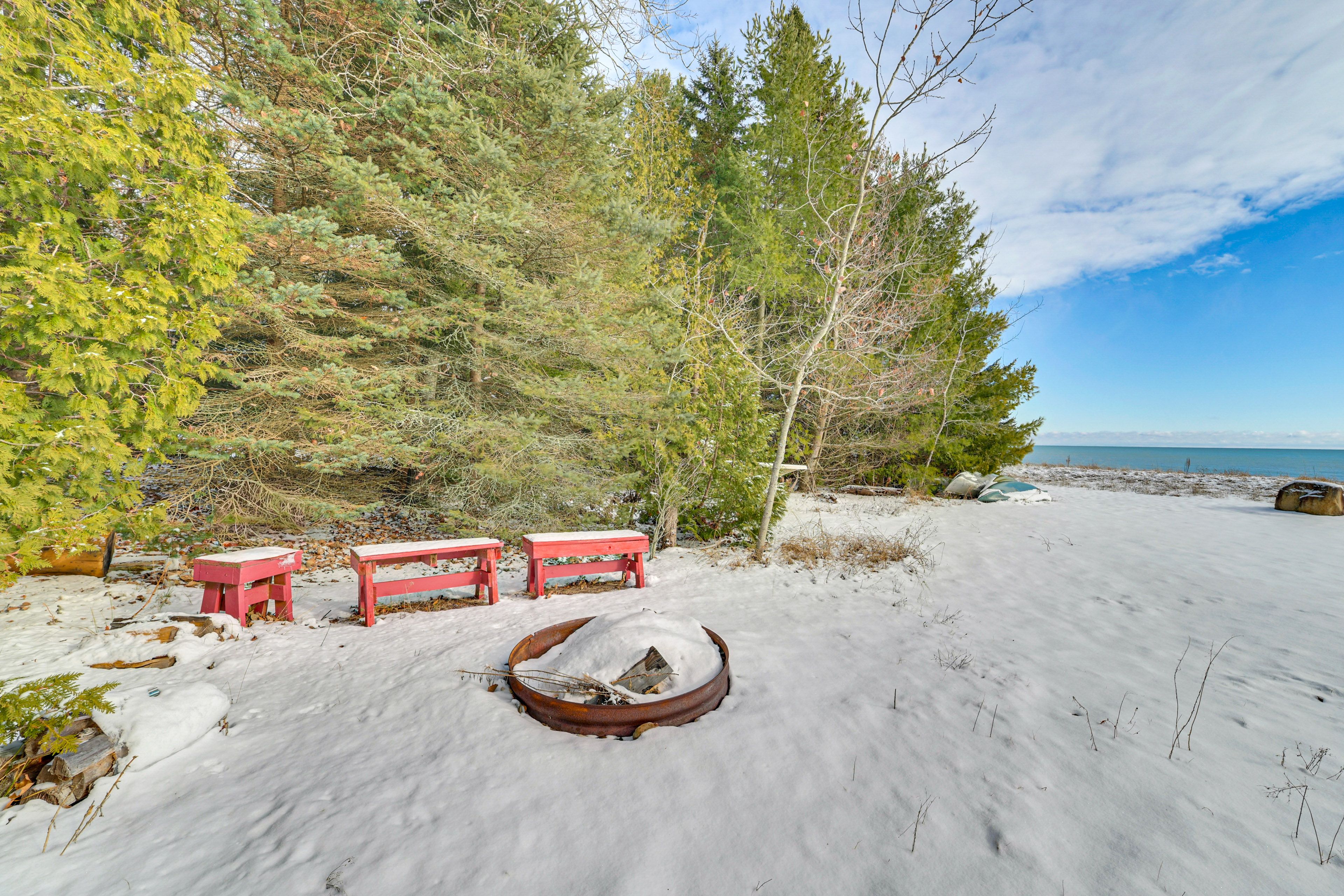 Lakefront Property | Fire Pit | Lake Huron Access