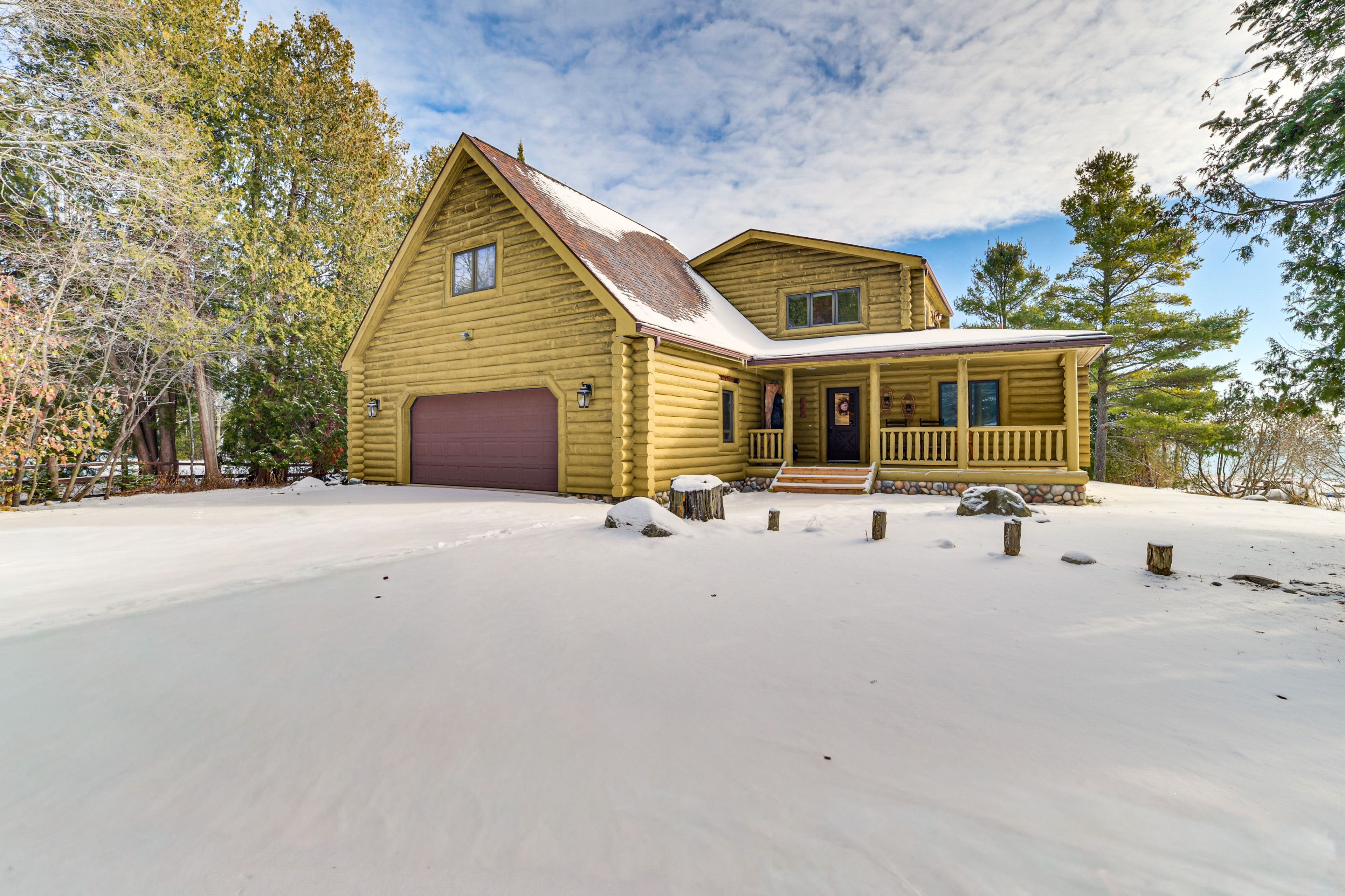 Exterior | Driveway (4 Vehicles) | Additional Parking (2 Vehicles)