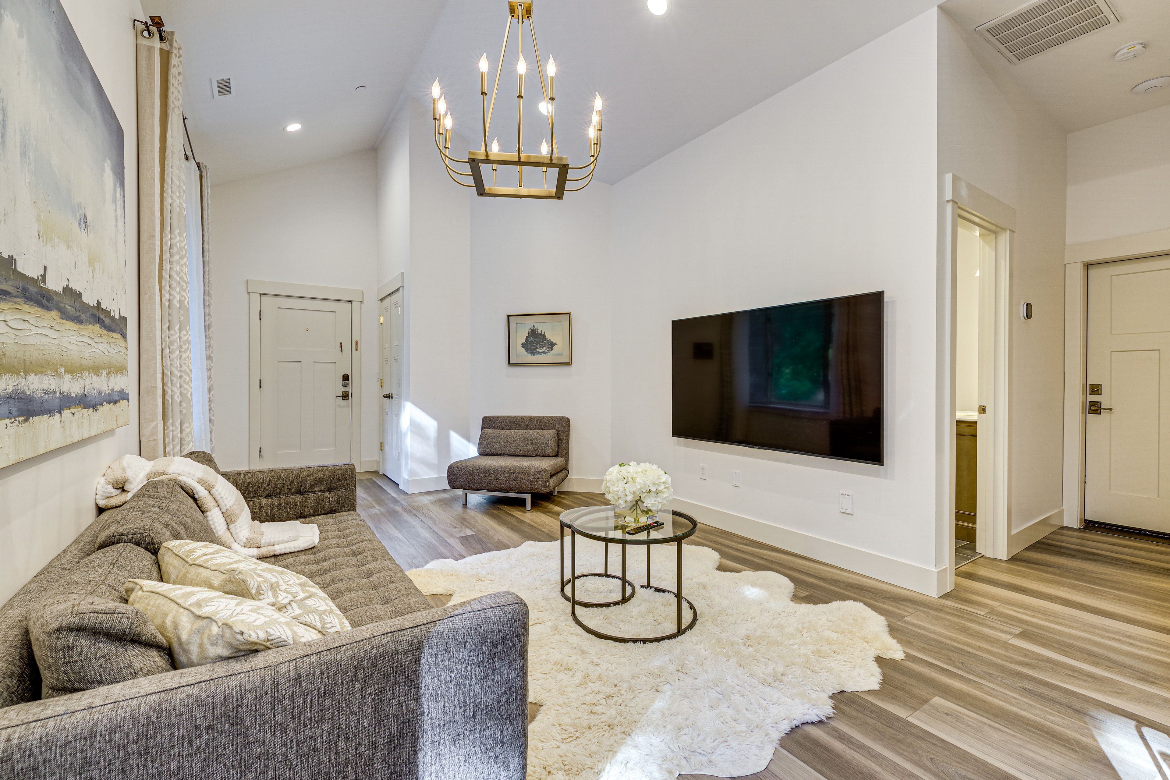 Living Room | Full Sleeper Sofa | Free WiFi | Smart TV | Central A/C & Heat