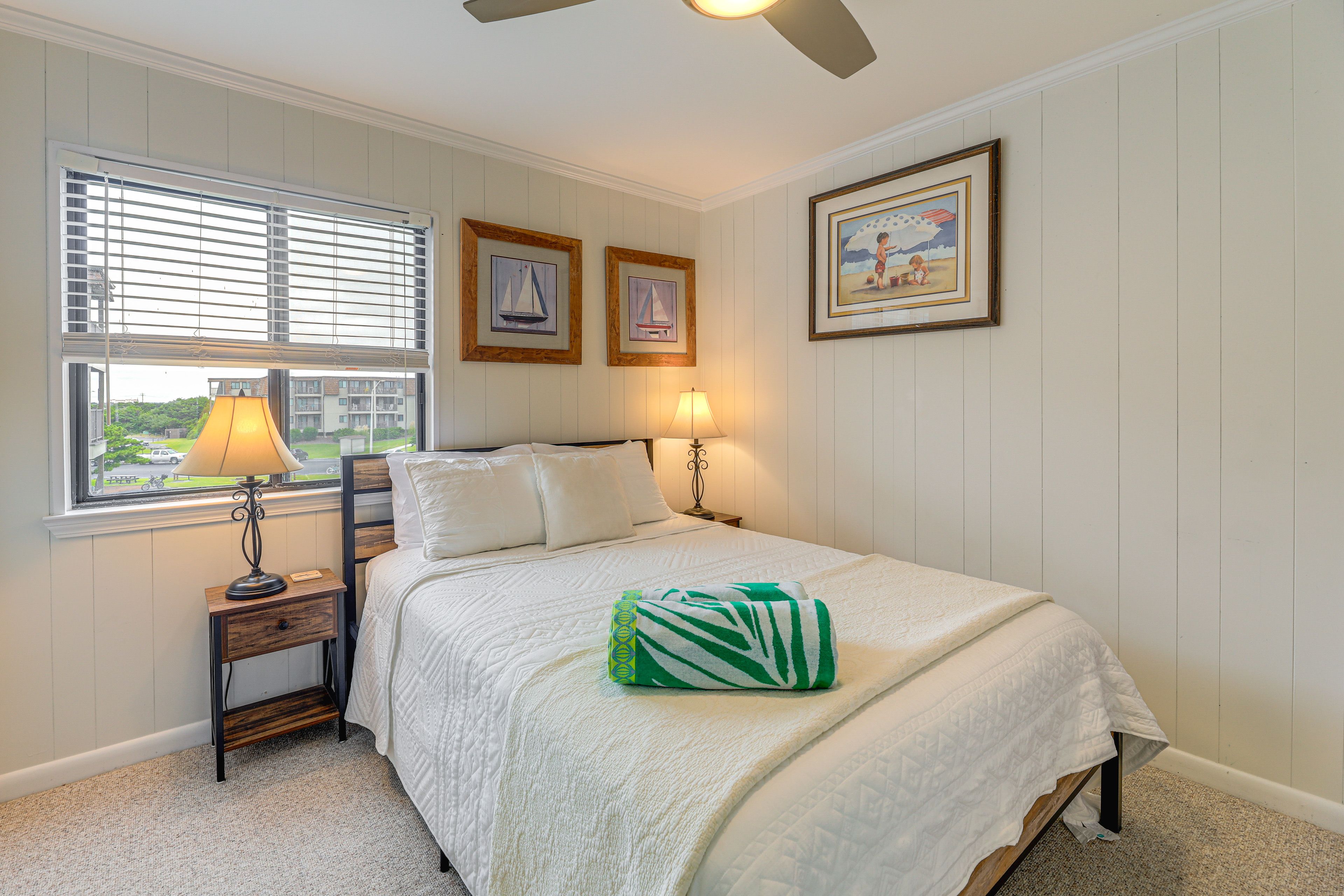 Bedroom 2 | Queen Bed