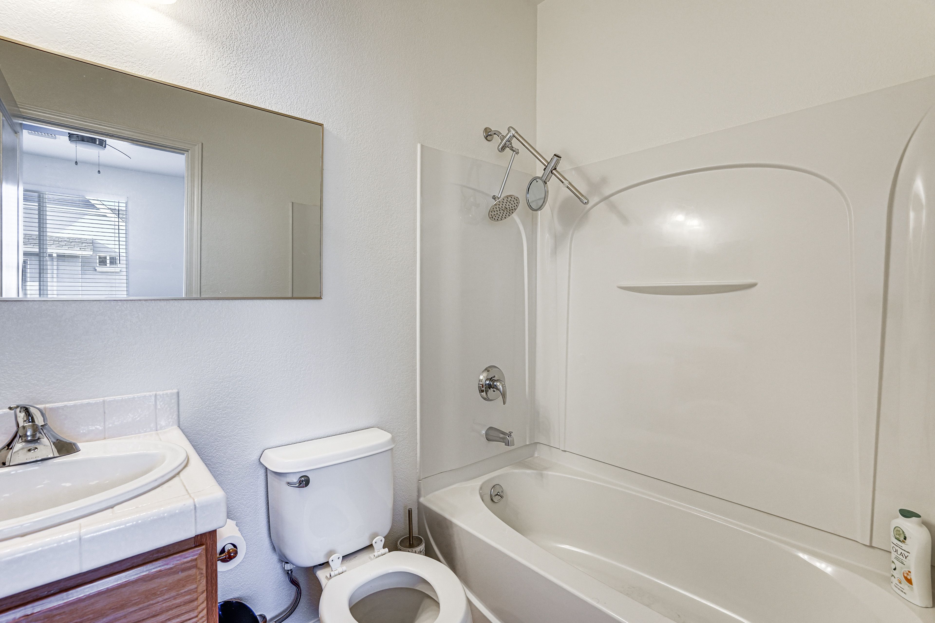 Full Bathroom | 3rd Floor