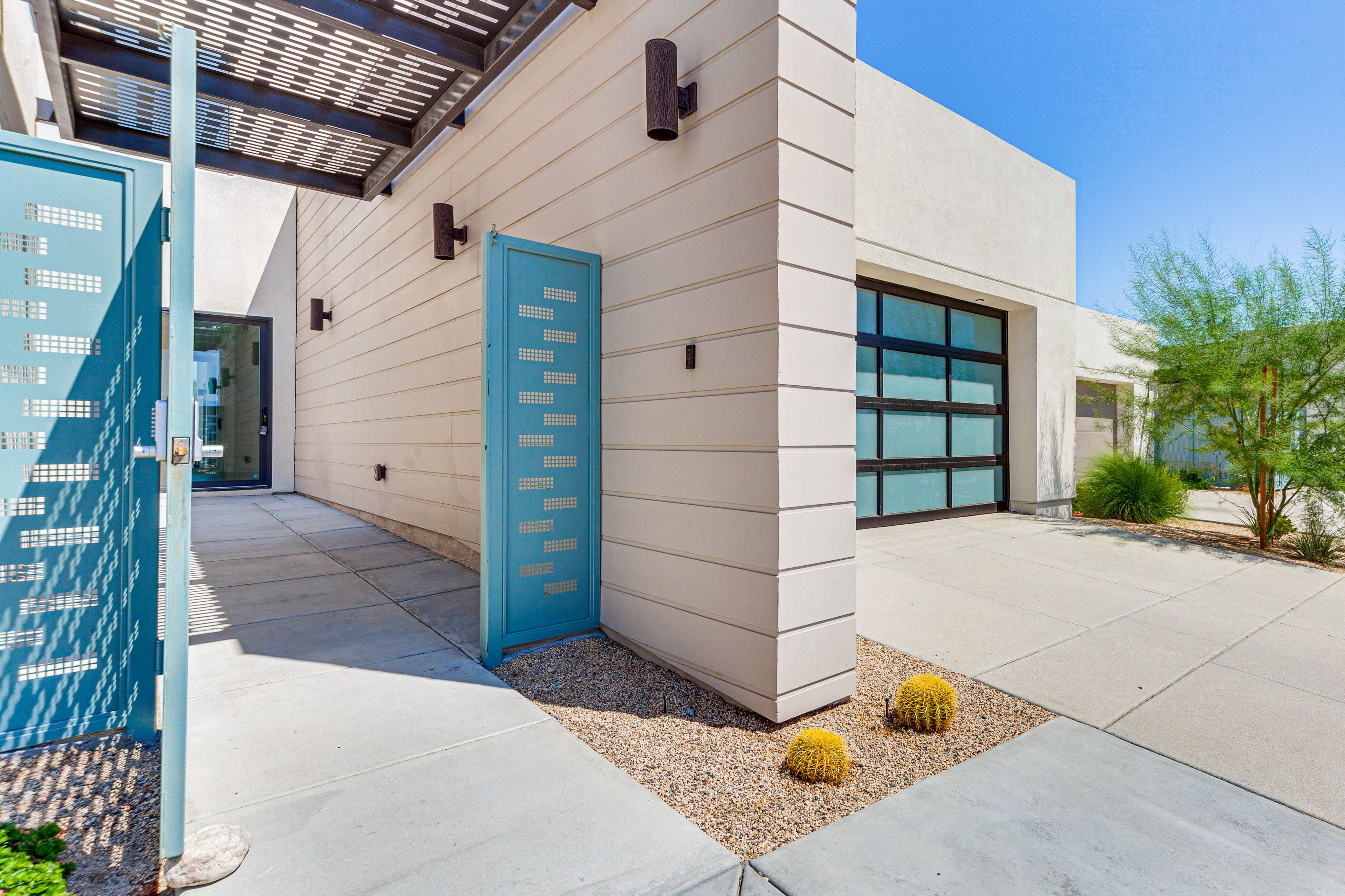Exterior | Garage (1 Vehicle) | Driveway (1 Vehicle)