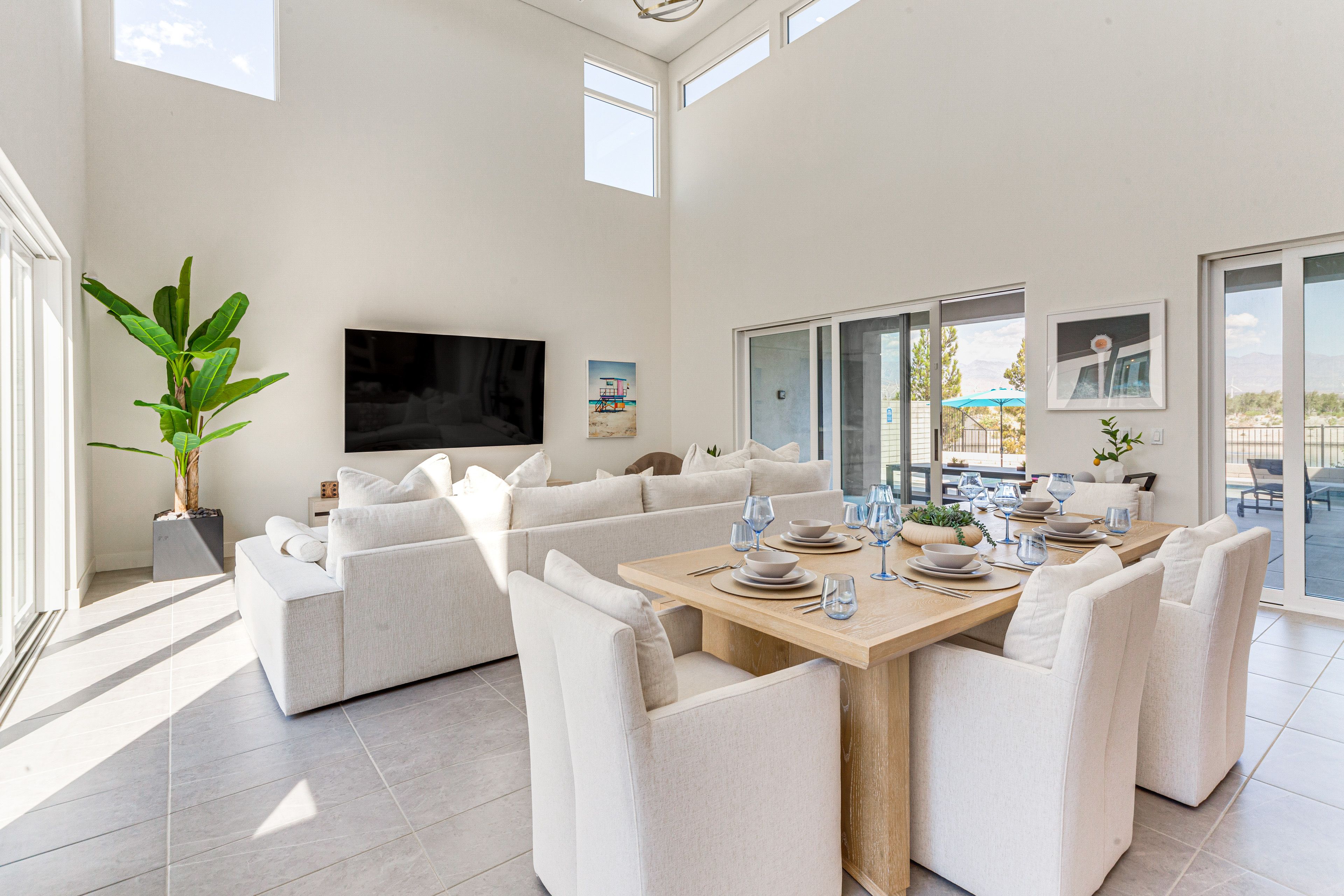 Living Room | Free WiFi | Central Heating & A/C | Smart TV | 1st Floor
