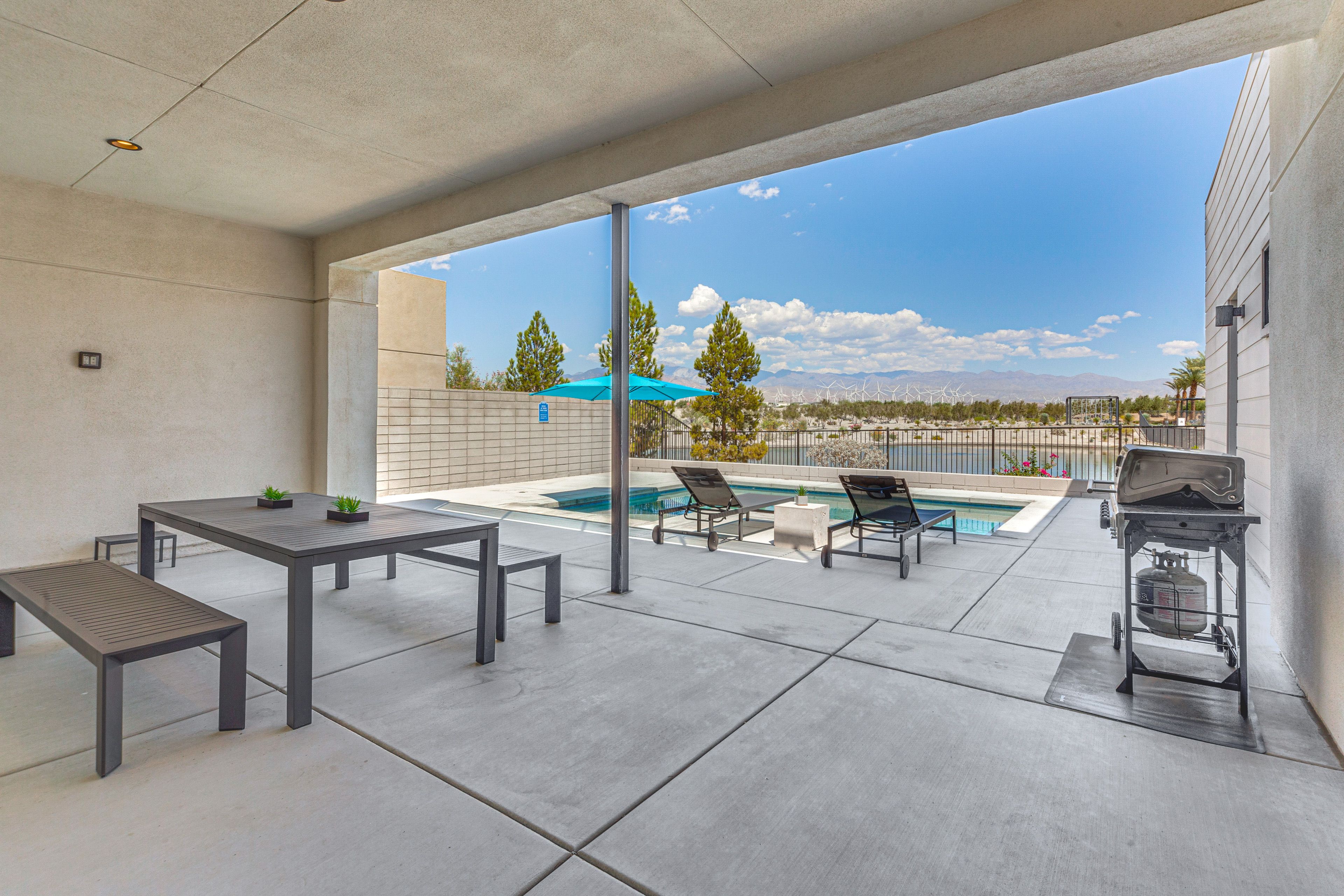 Lower Patio | Gas Grill