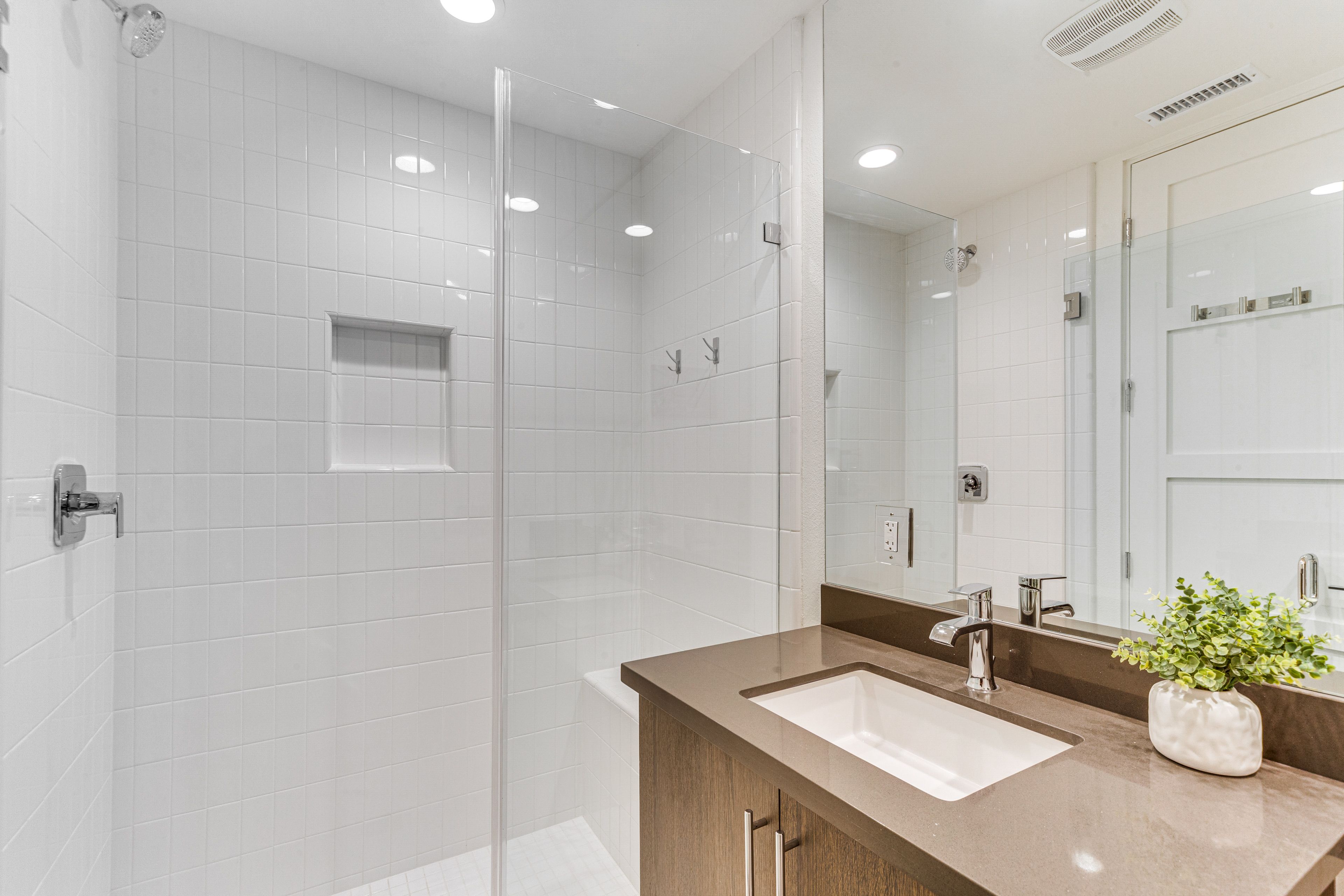 Bathroom | Separate Unit | 1st Floor