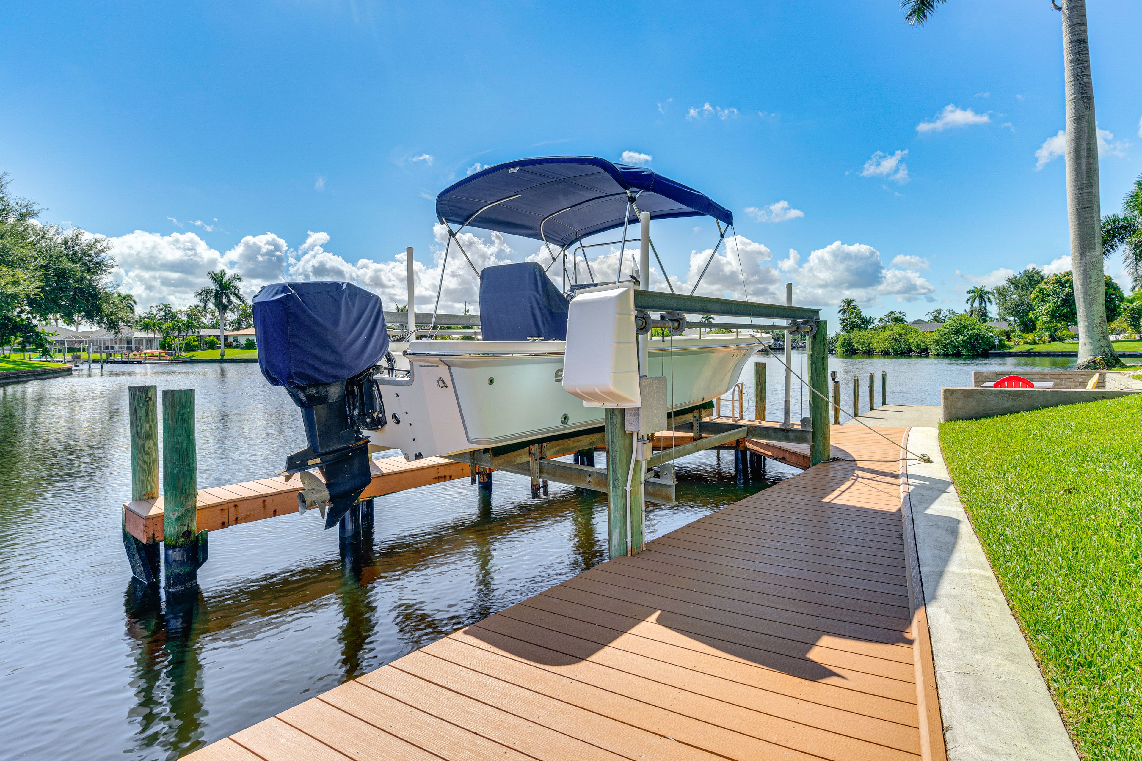 Boat Dock | Fits Boats Up to 25'