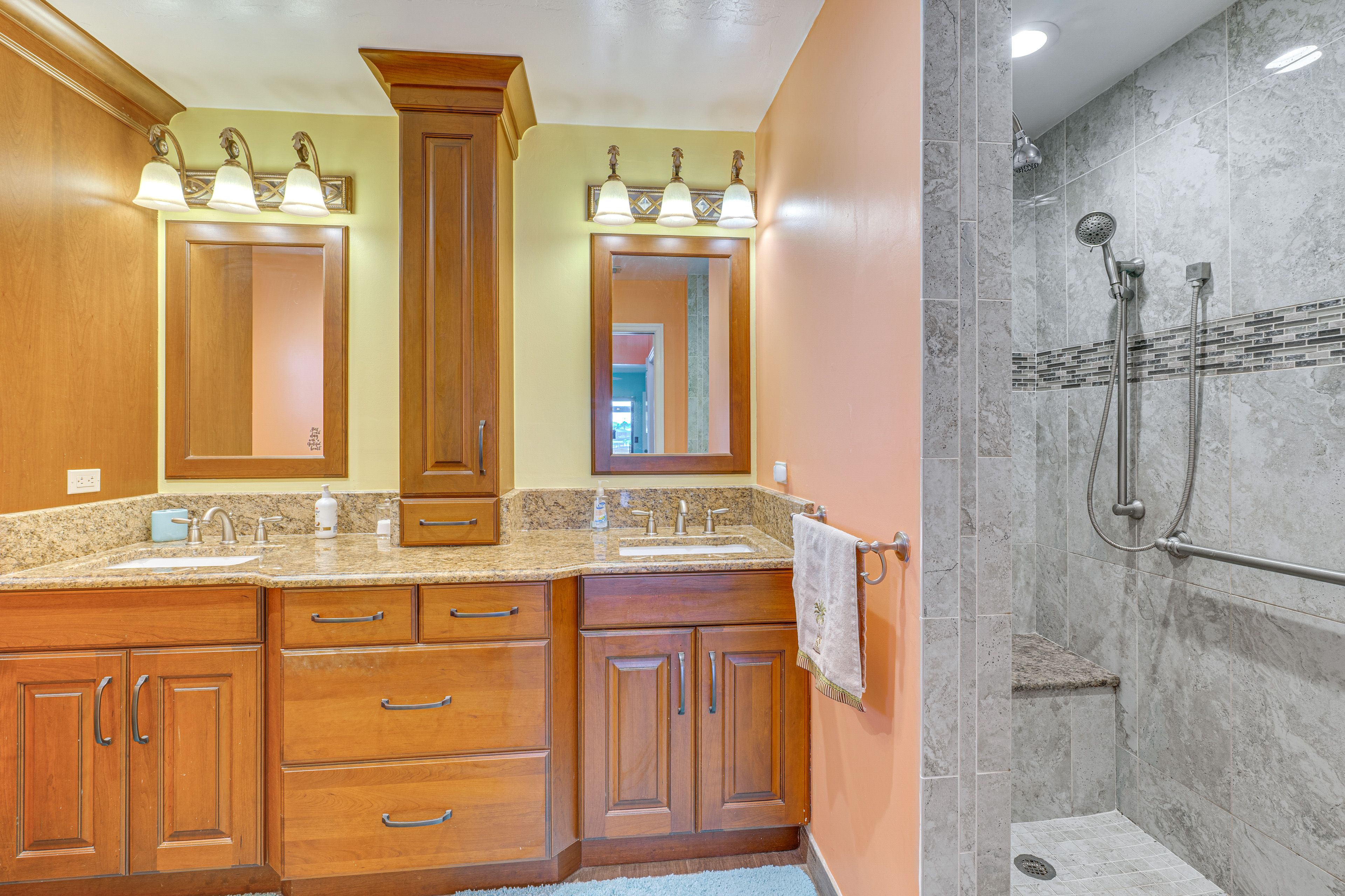 En-Suite Bathroom | Towels Provided
