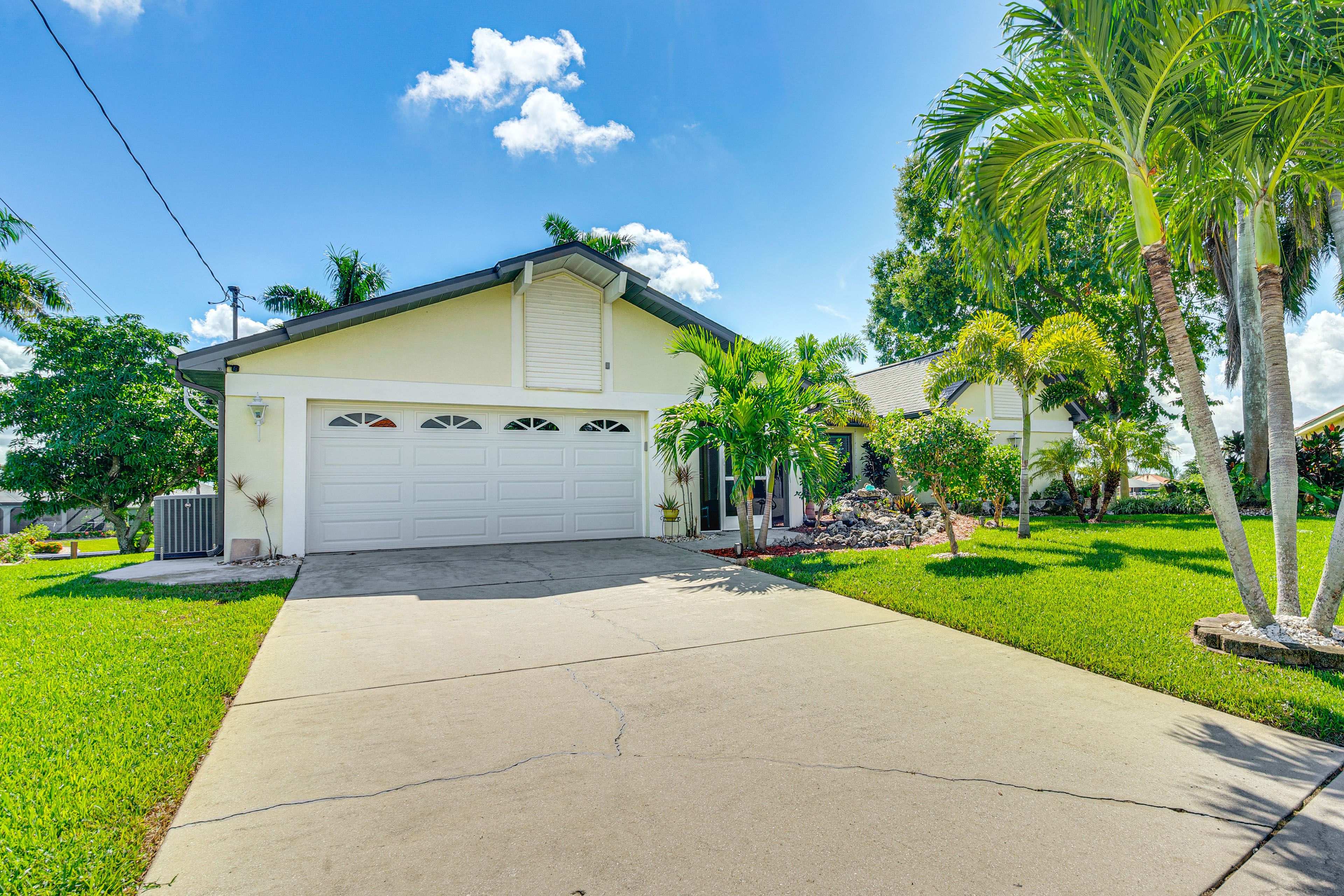 Parking | Driveway (4 Vehicles) | No Garage Access