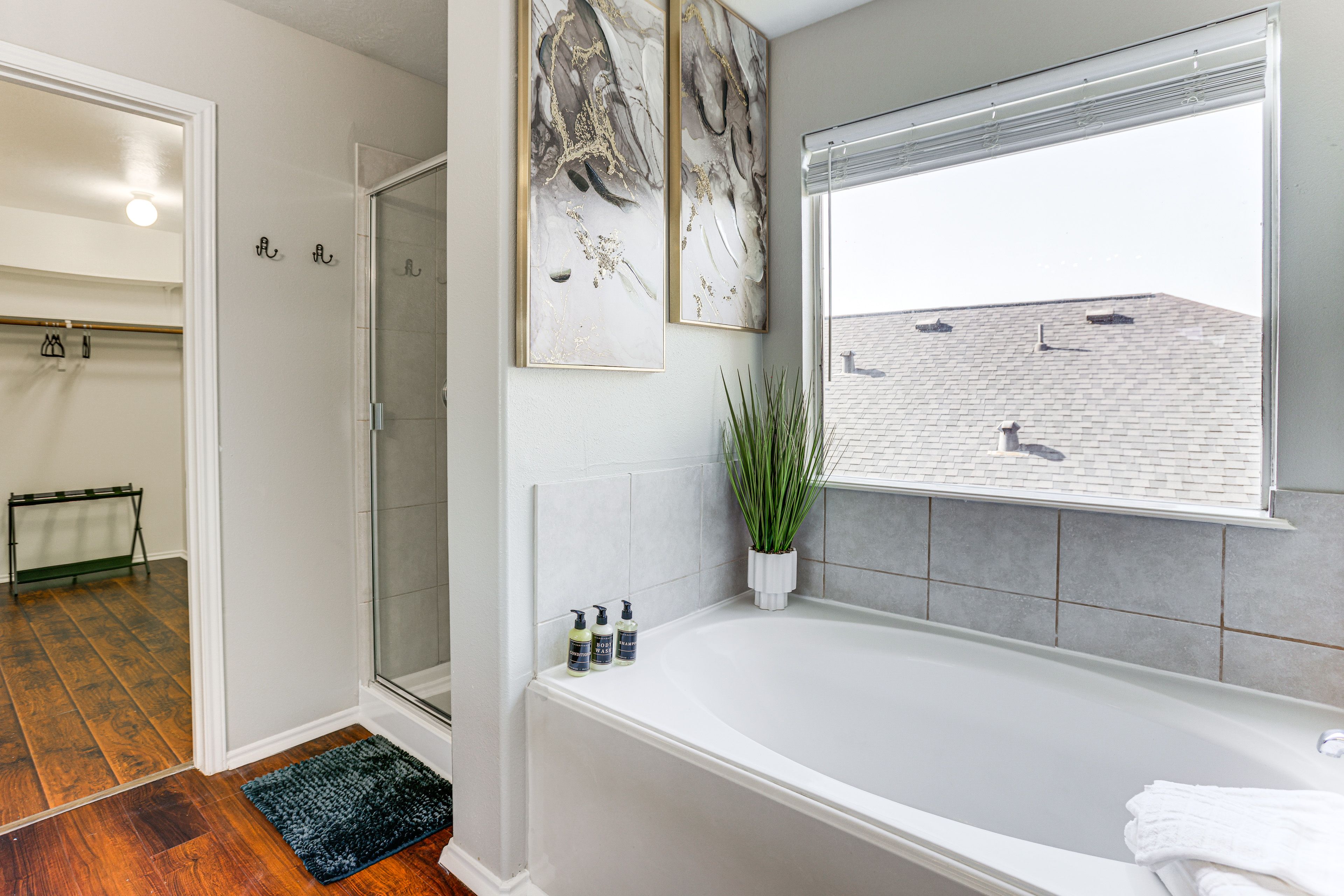 Full Bathroom | 2nd Floor