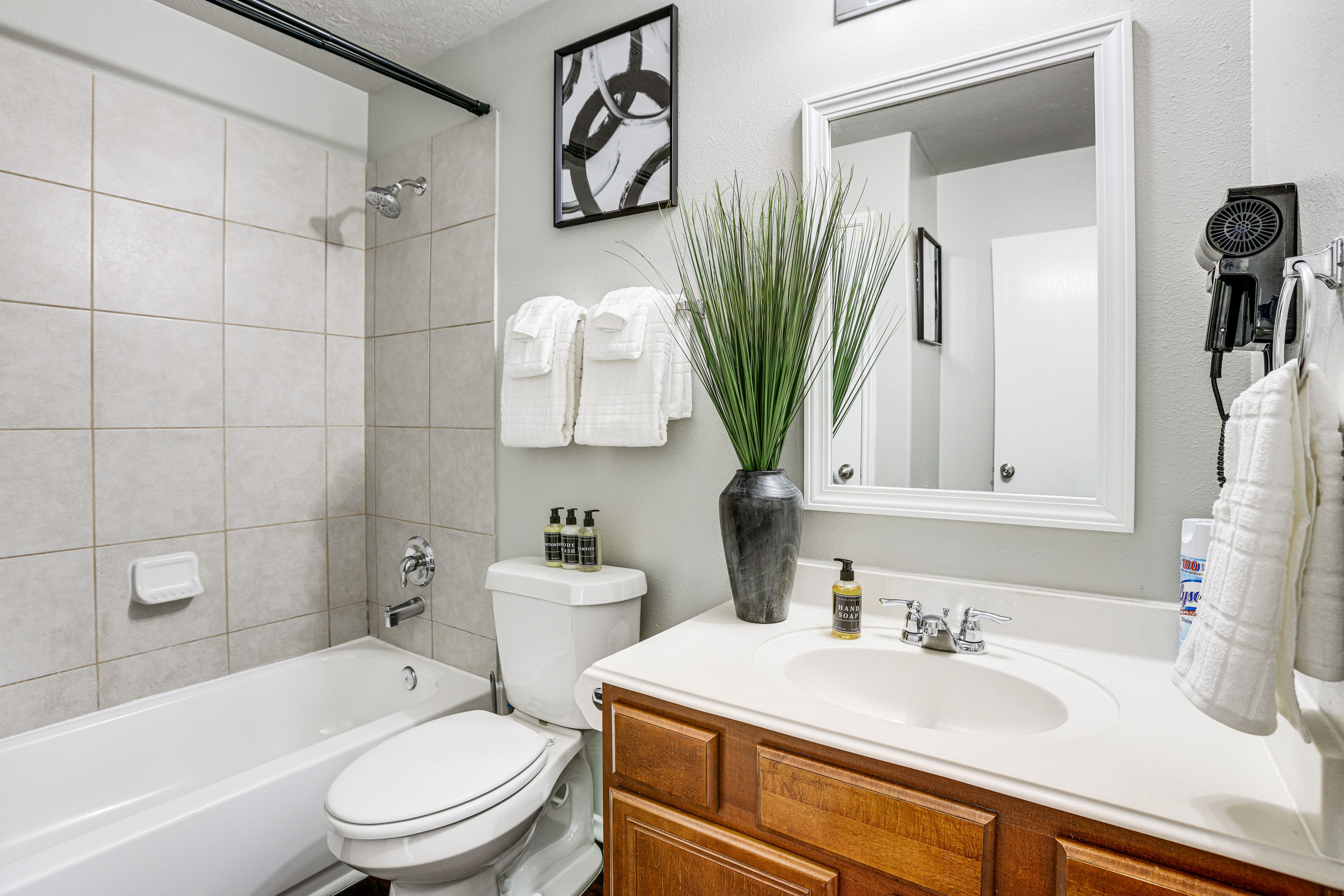 Full Bathroom | 2nd Floor