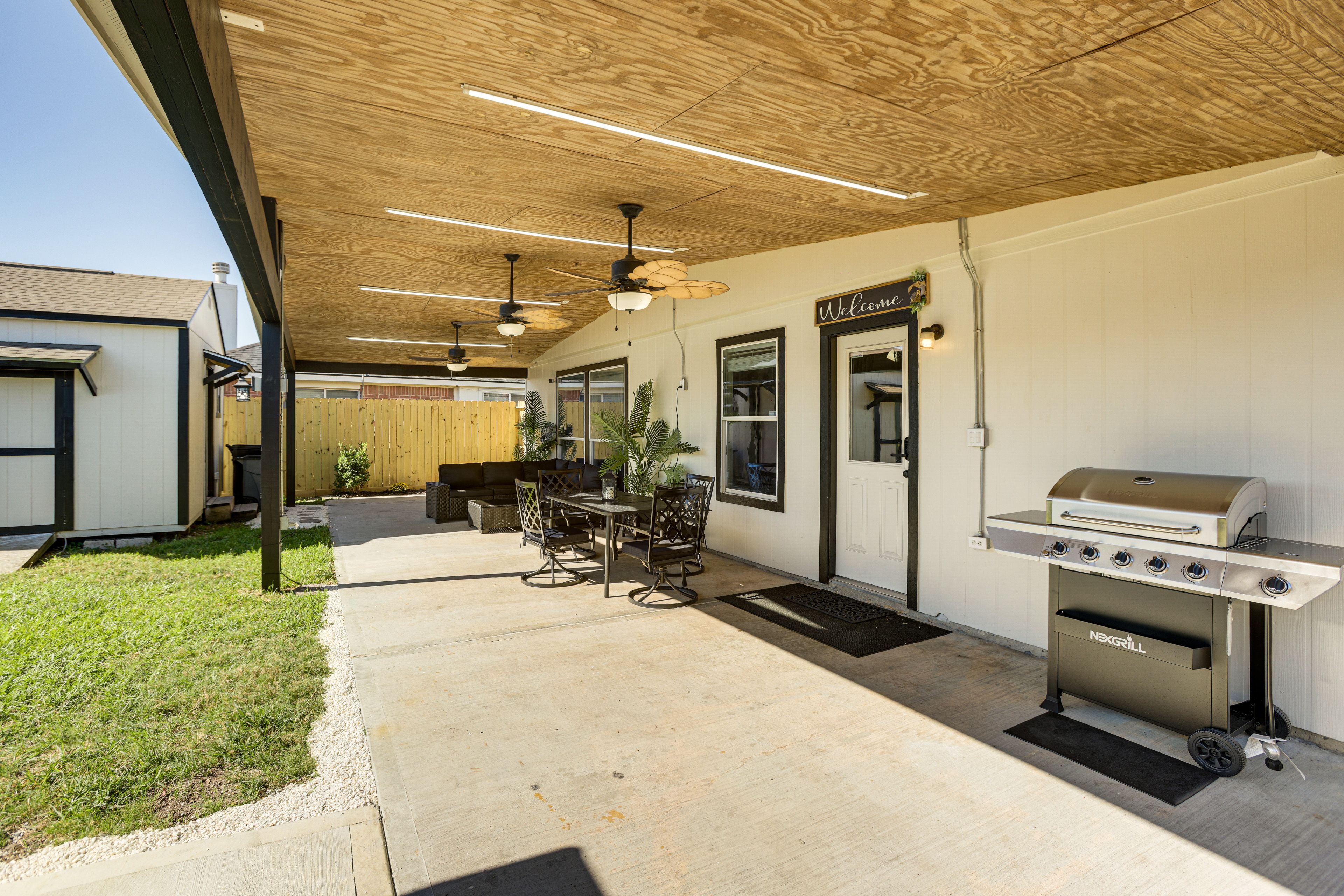 Private Patio | Gas Grill | Outdoor Dining Area