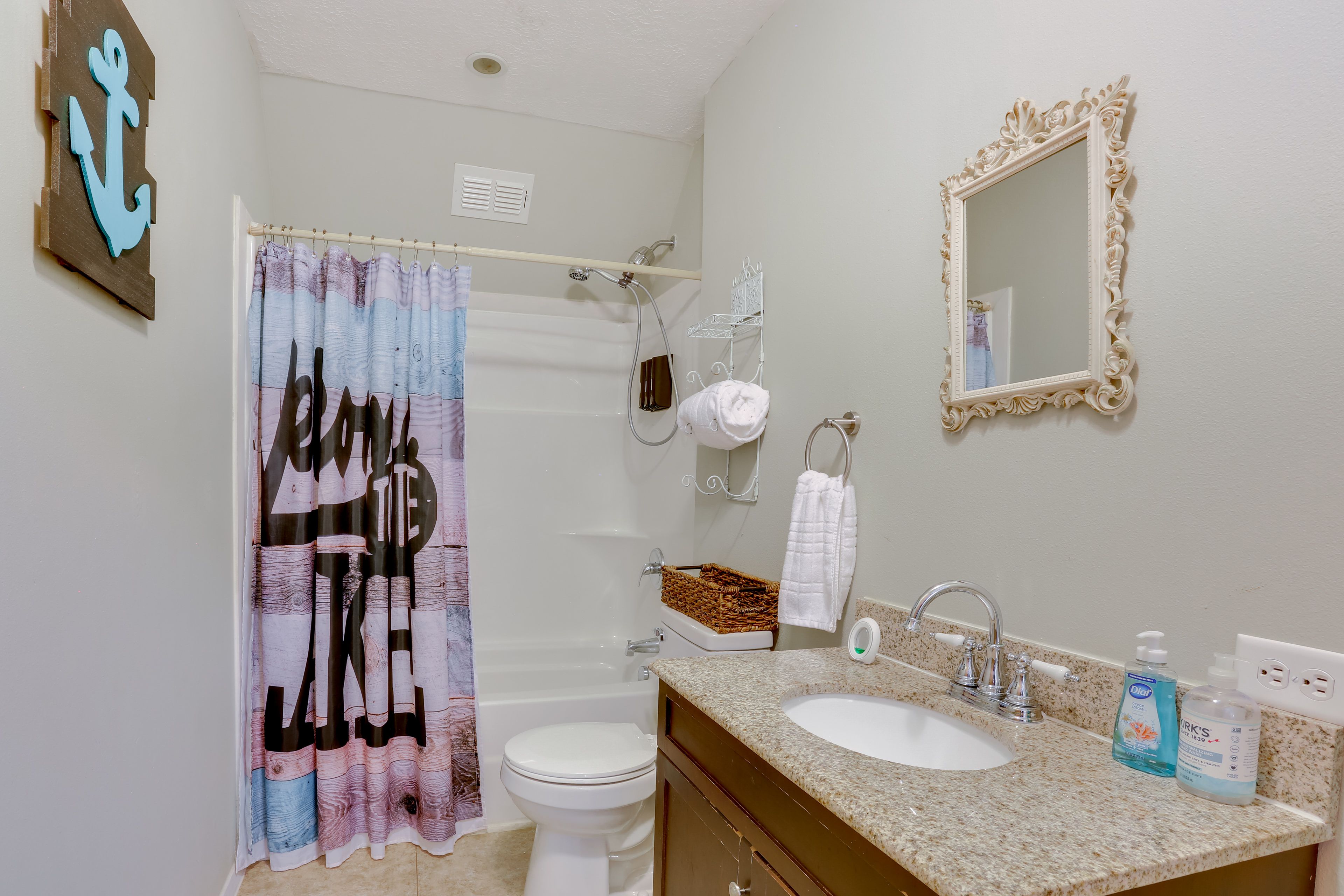 Full Bathroom | 2nd Floor
