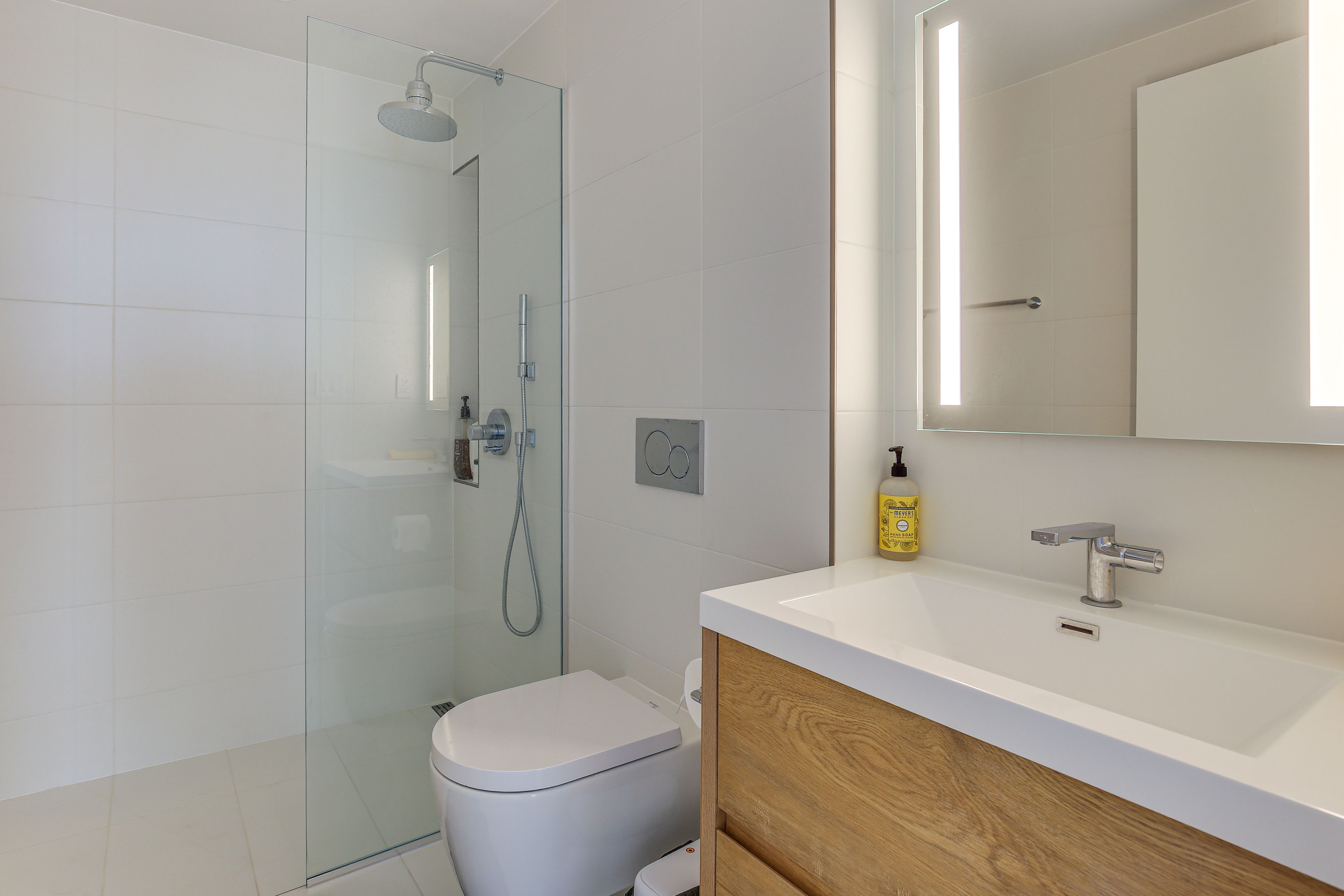 Main House | Full Bath