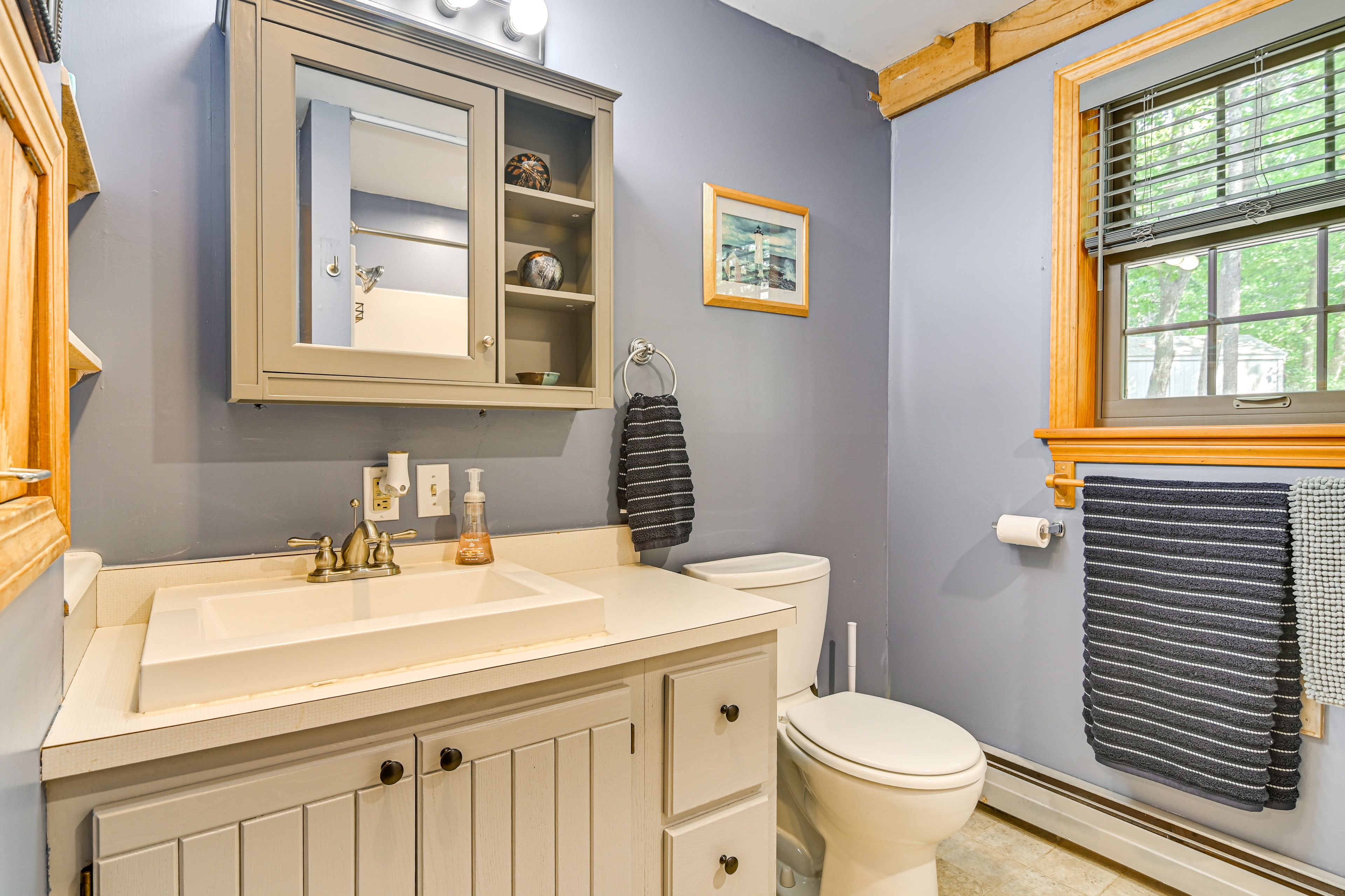 Full Bath | Towels | Hair Dryer | Main Level