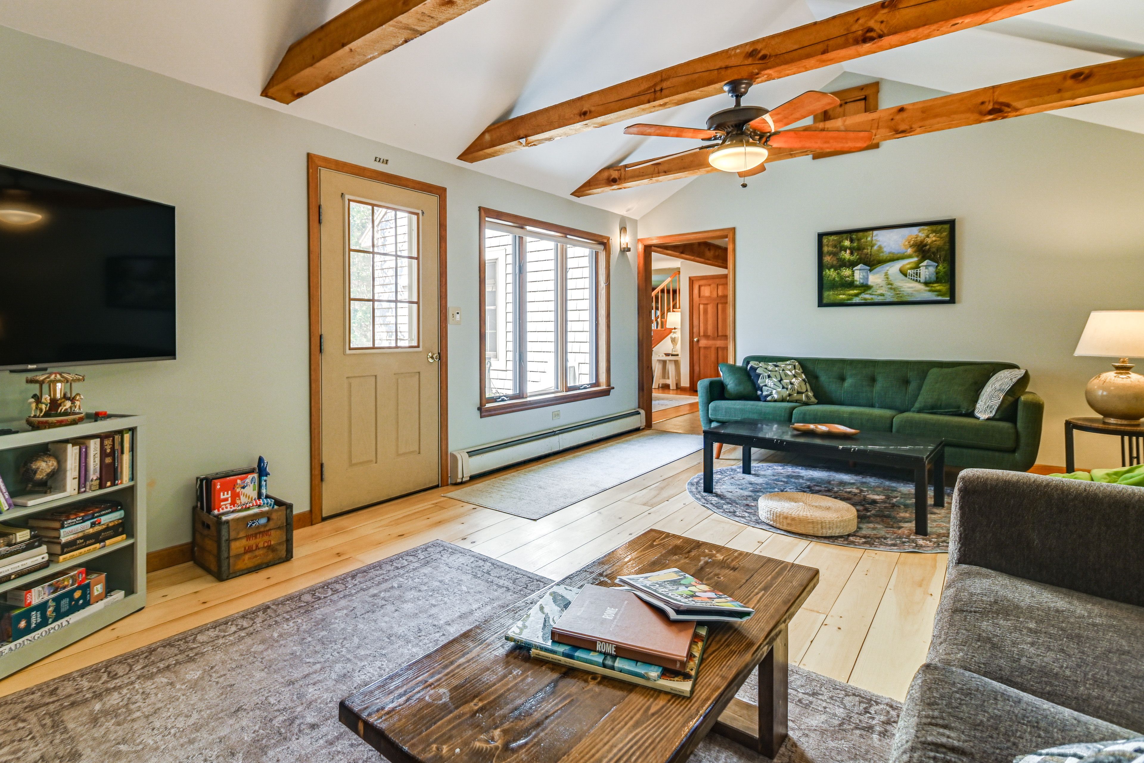 Family Room | Board Games & Books | Smart TV