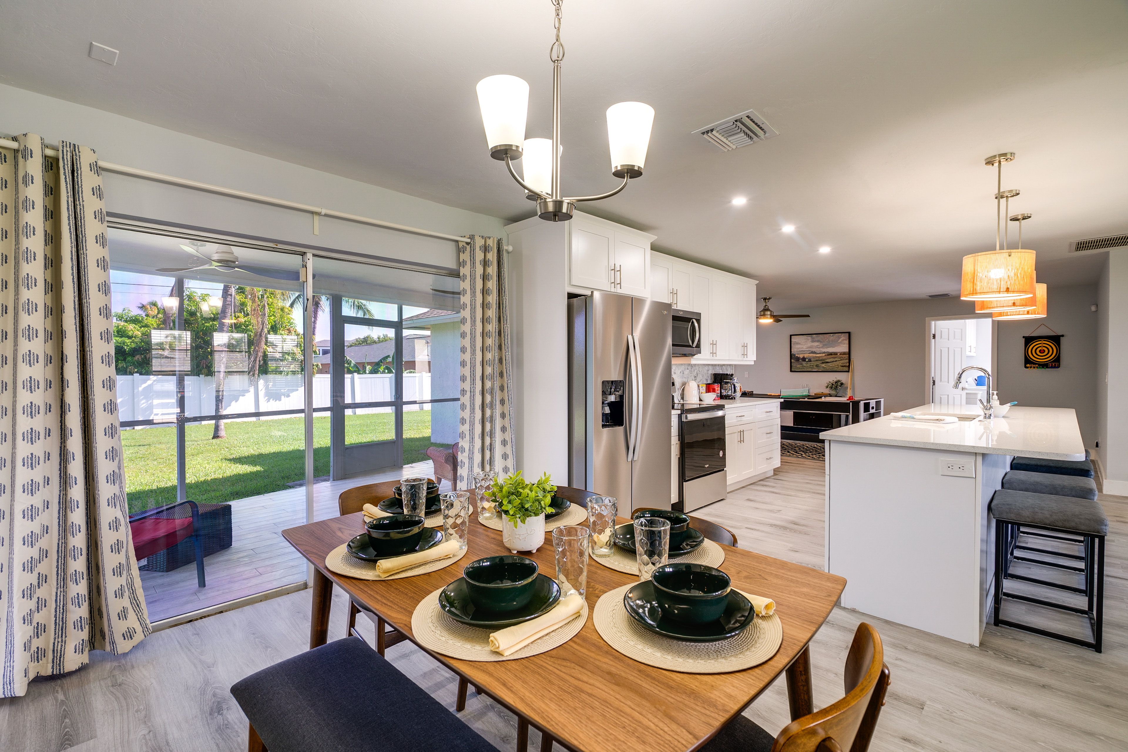 Dining Area | Dishware/Flatware
