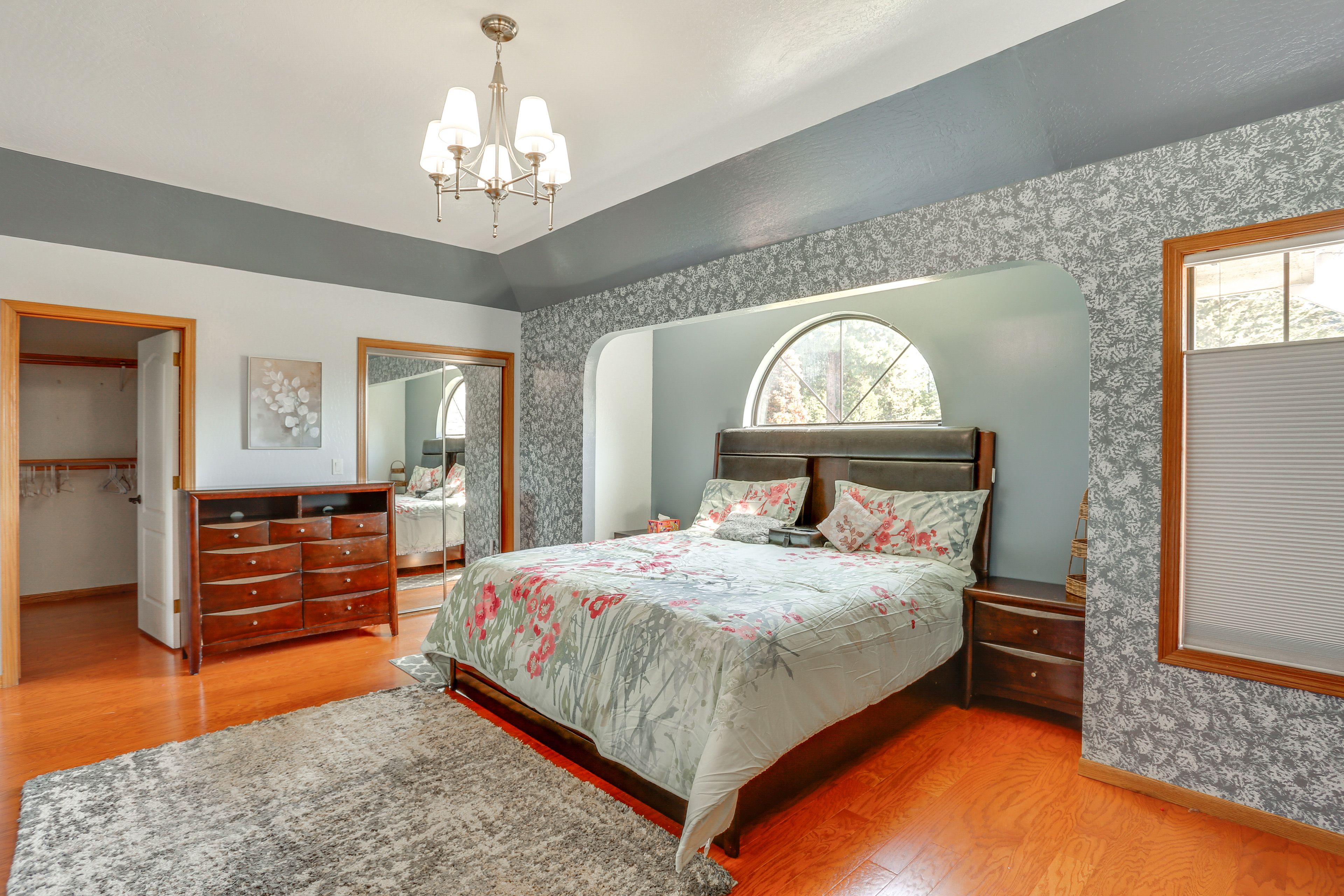 Bedroom 2 | 2nd Floor | Queen Bed