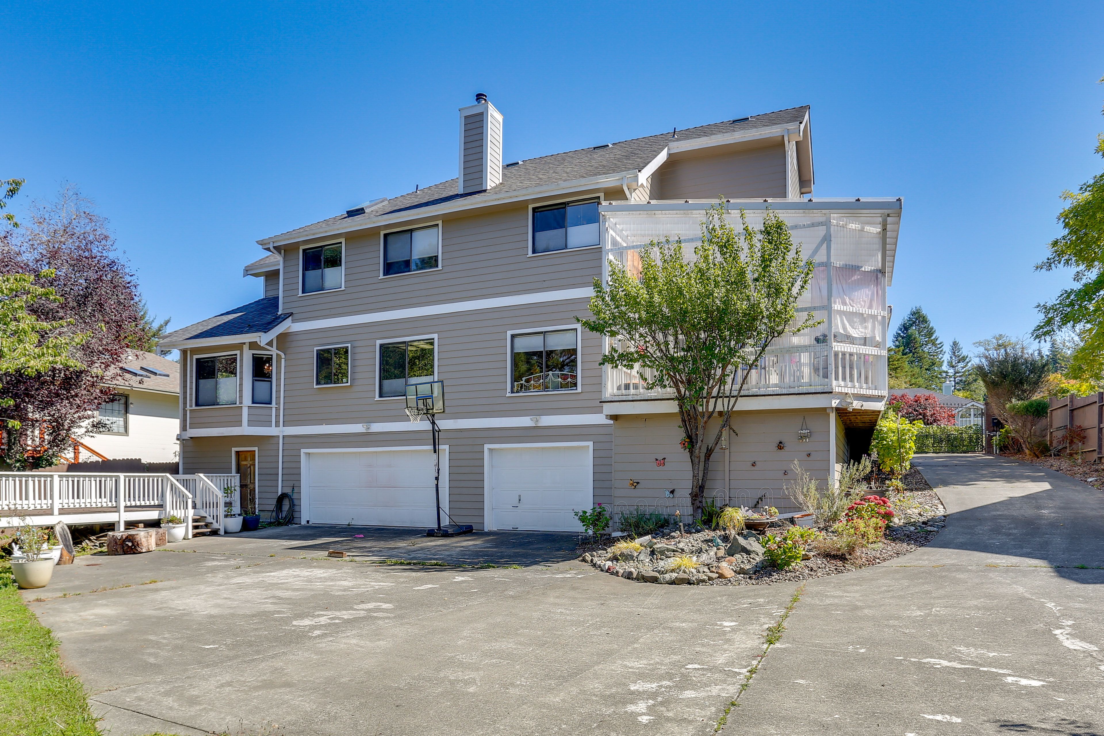 Property Exterior | Basketball Hoop