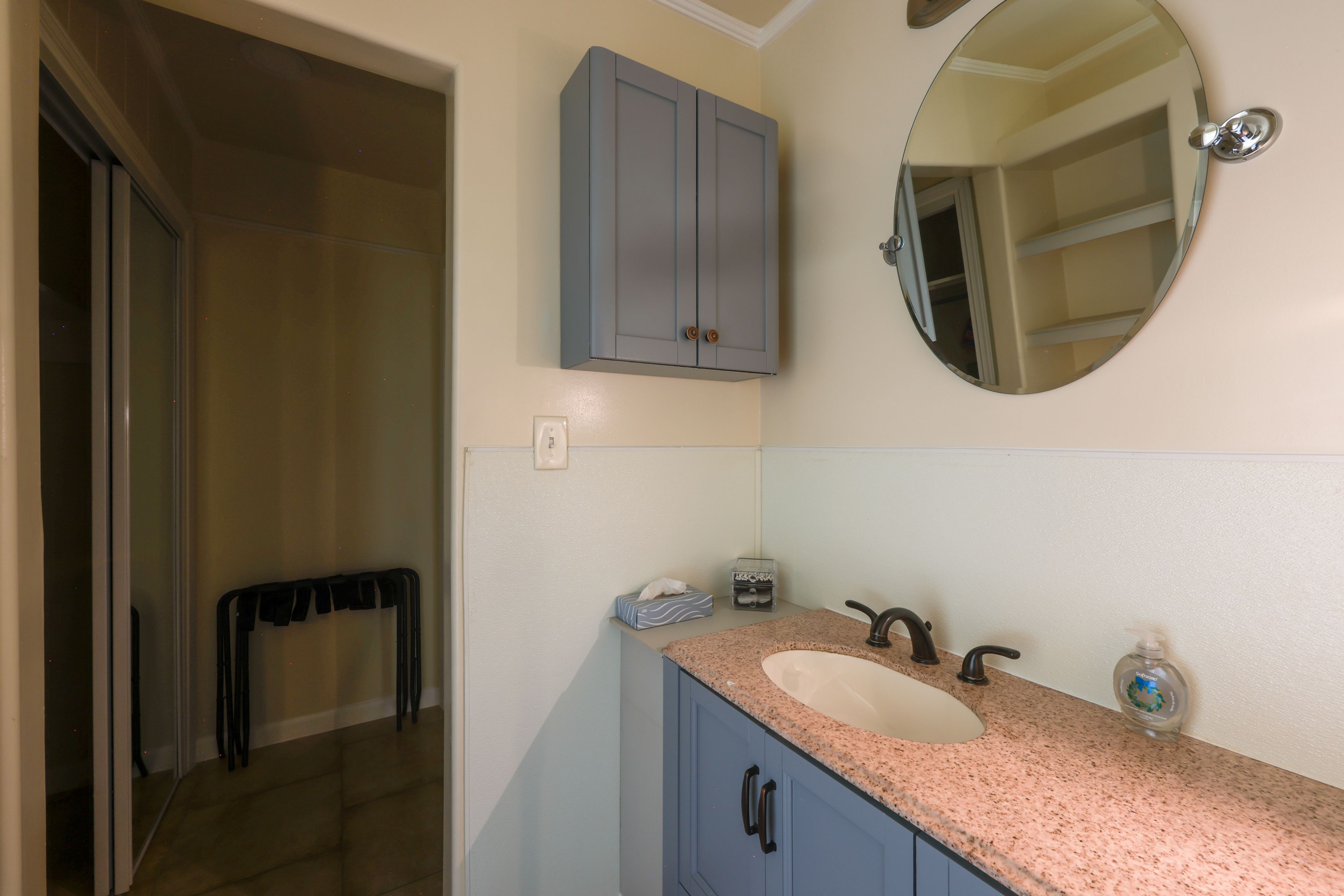 Bathroom | Towels Provided | Complimentary Shampoo & Conditioner | Hair Dryer
