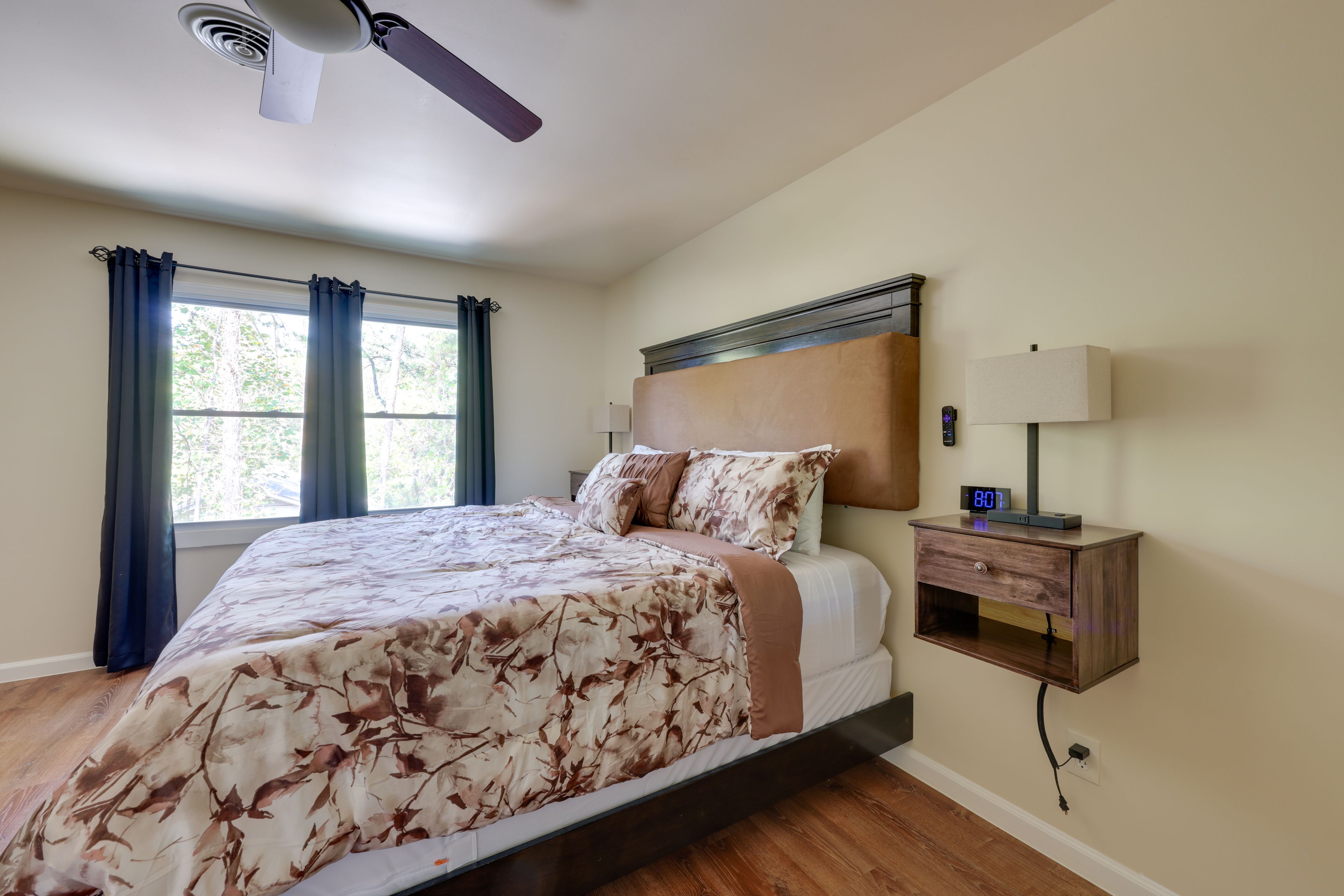Bedroom | King Bed | Smart TV | Linens Provided