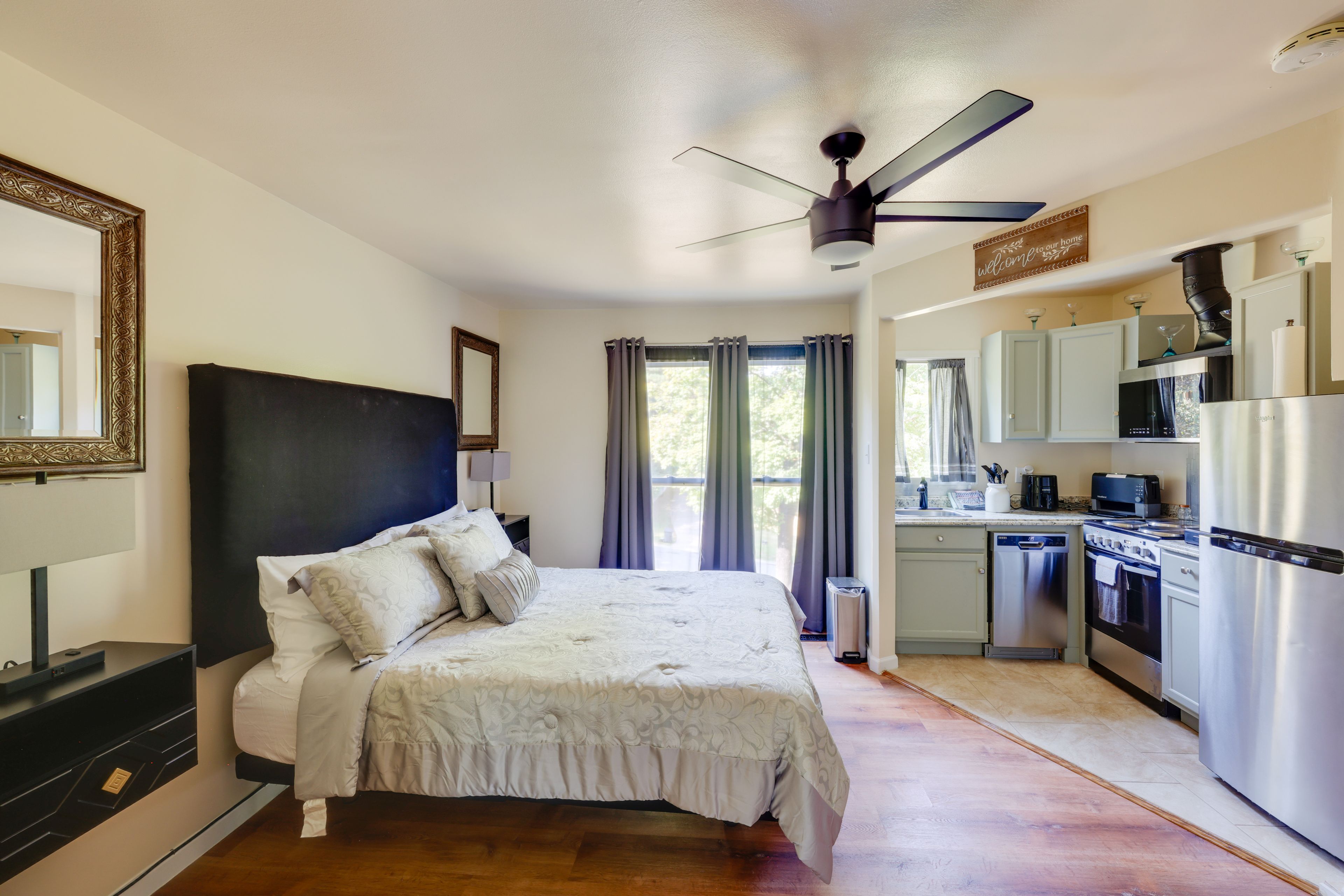 Studio | Queen Bed | Linens Provided