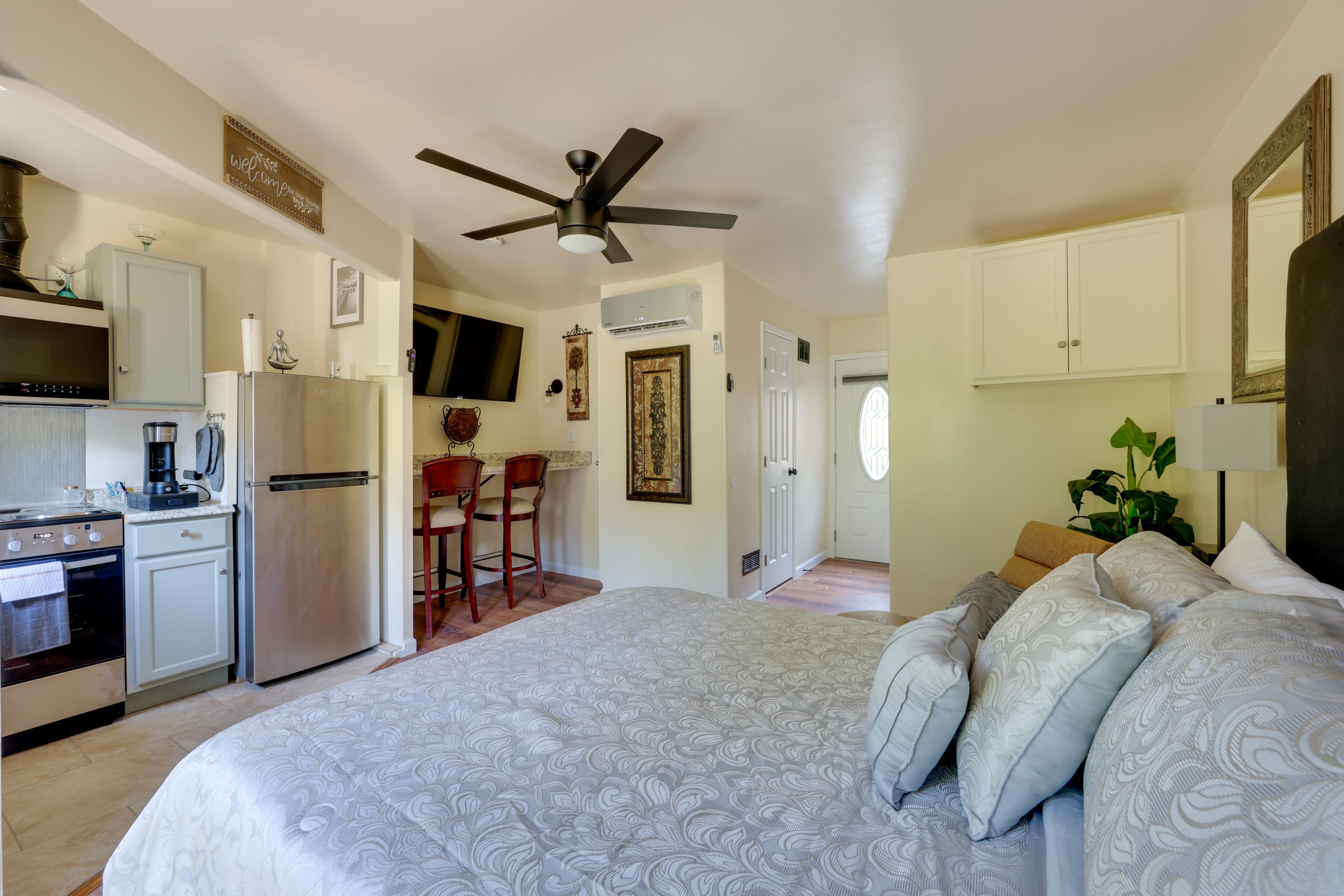 Birmingham Vacation Rental | Studio | 1BA | 300 Sq Ft | 2 Steps Required