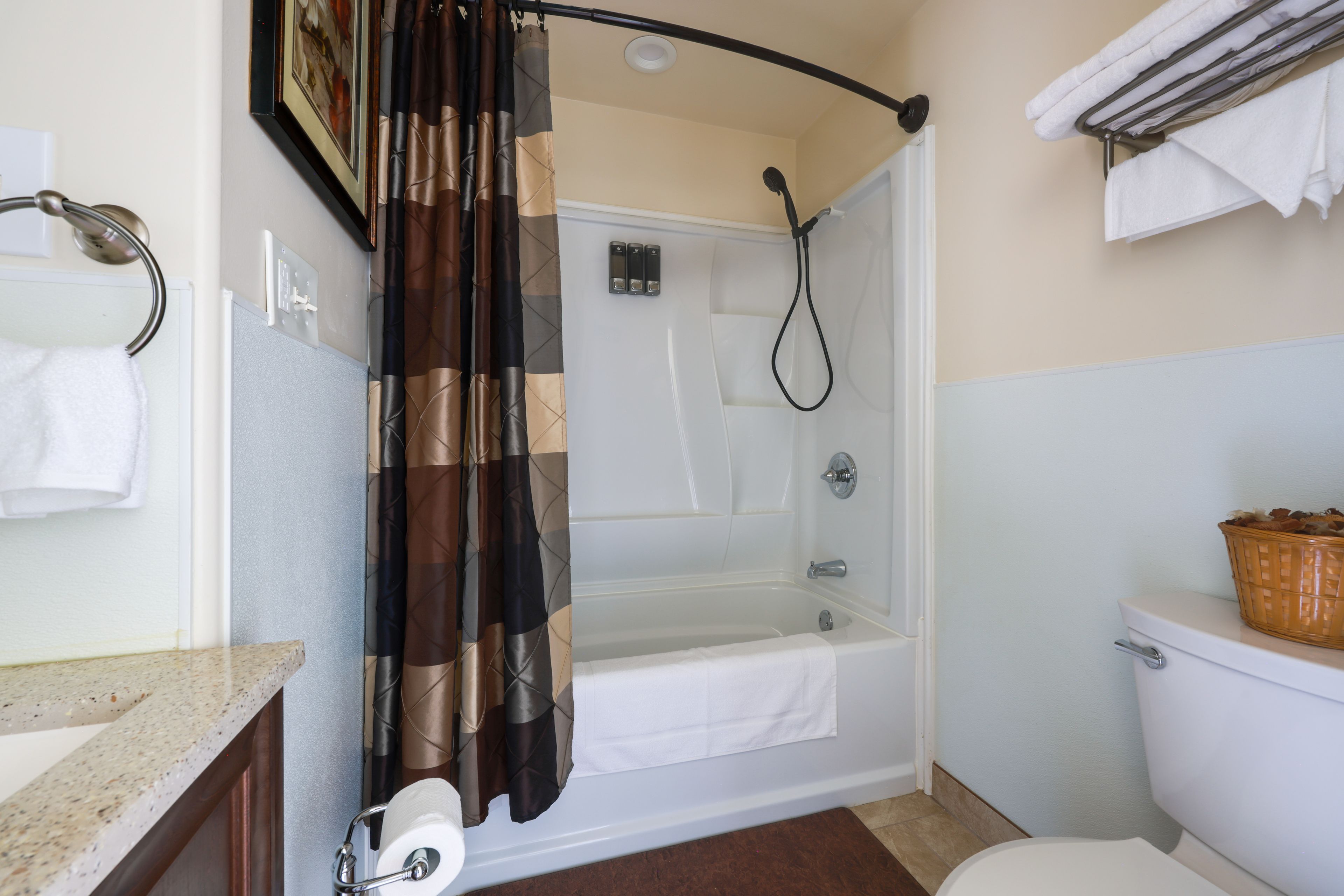 Bathroom | Towels Provided | Complimentary Shampoo & Conditioner | Hair Dryer