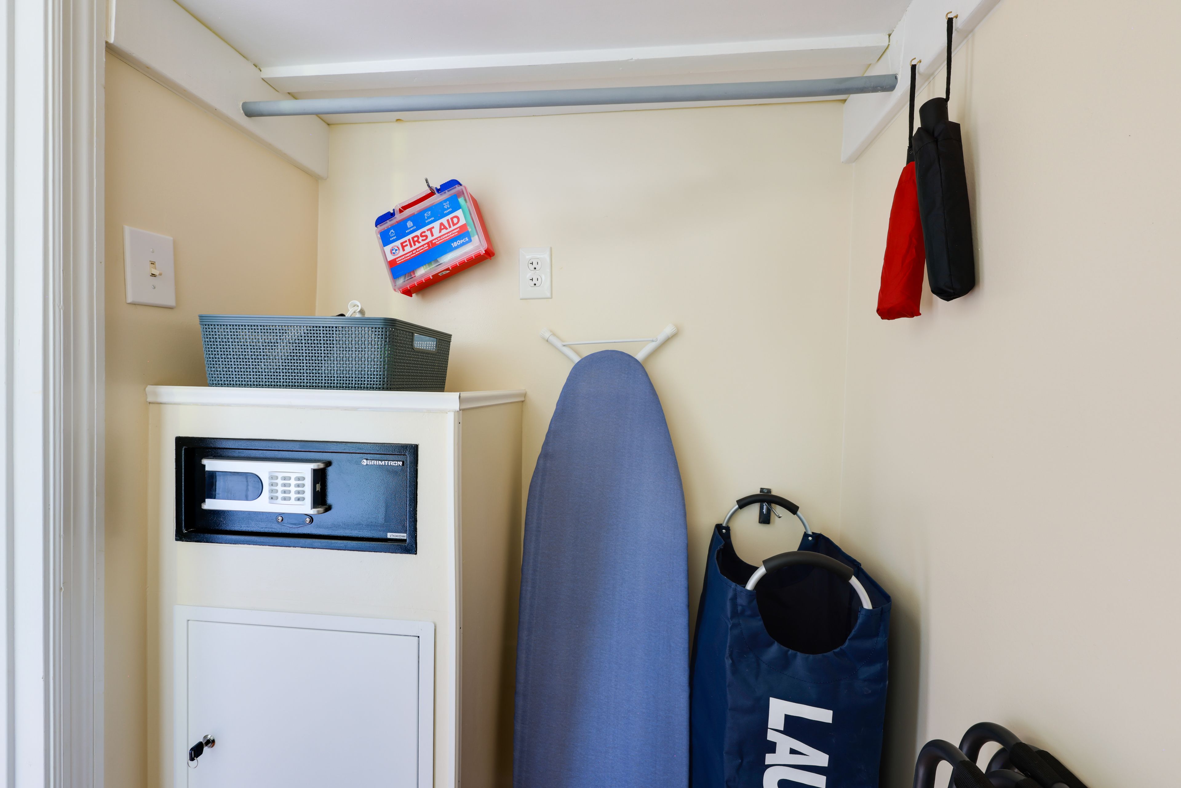 Closet | Safe