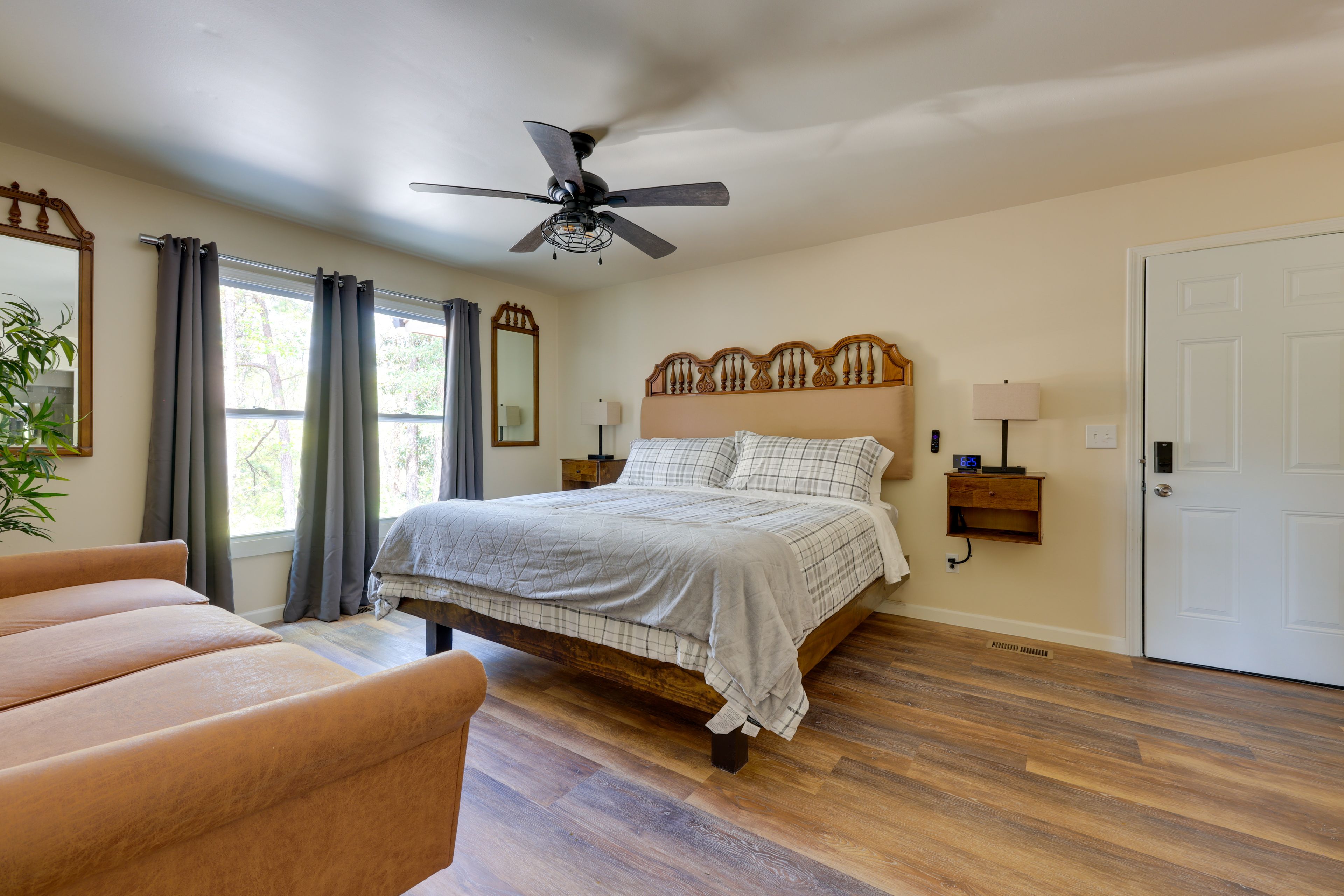 Bedroom | King Bed | Smart TV | Linens Provided
