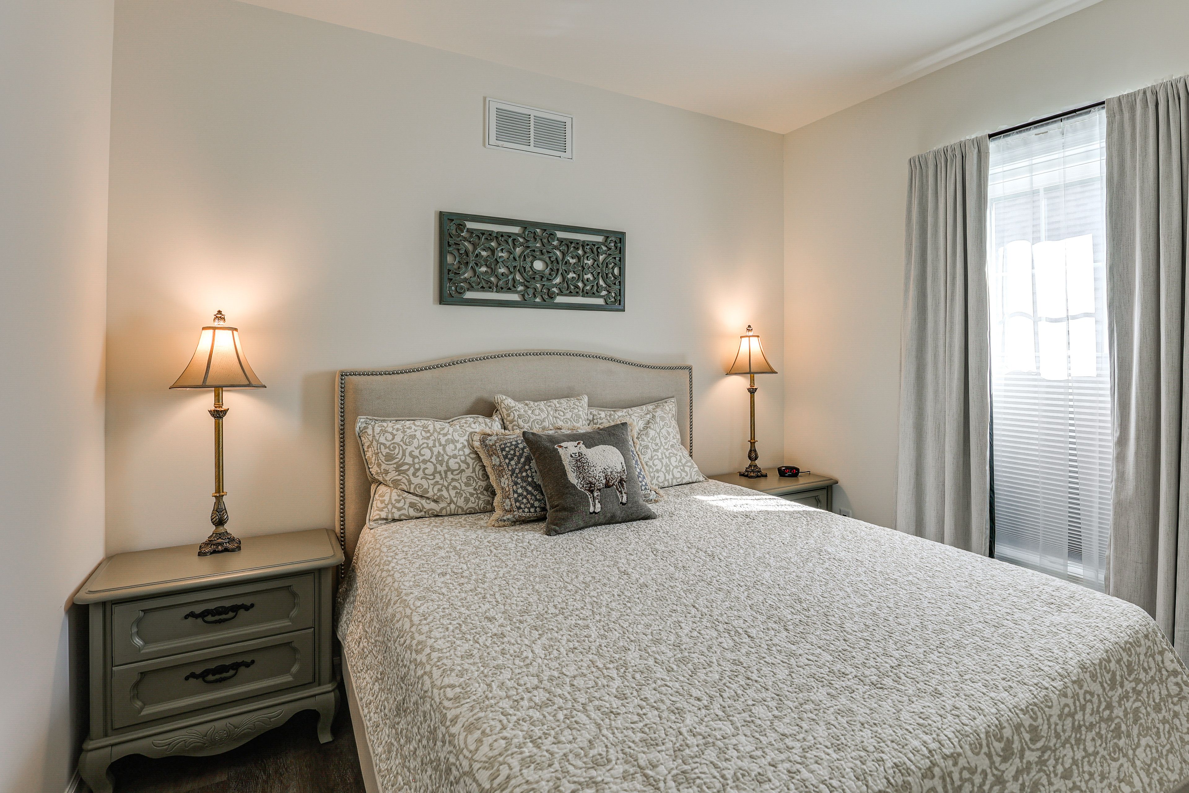 Bedroom 2 | Queen Bed