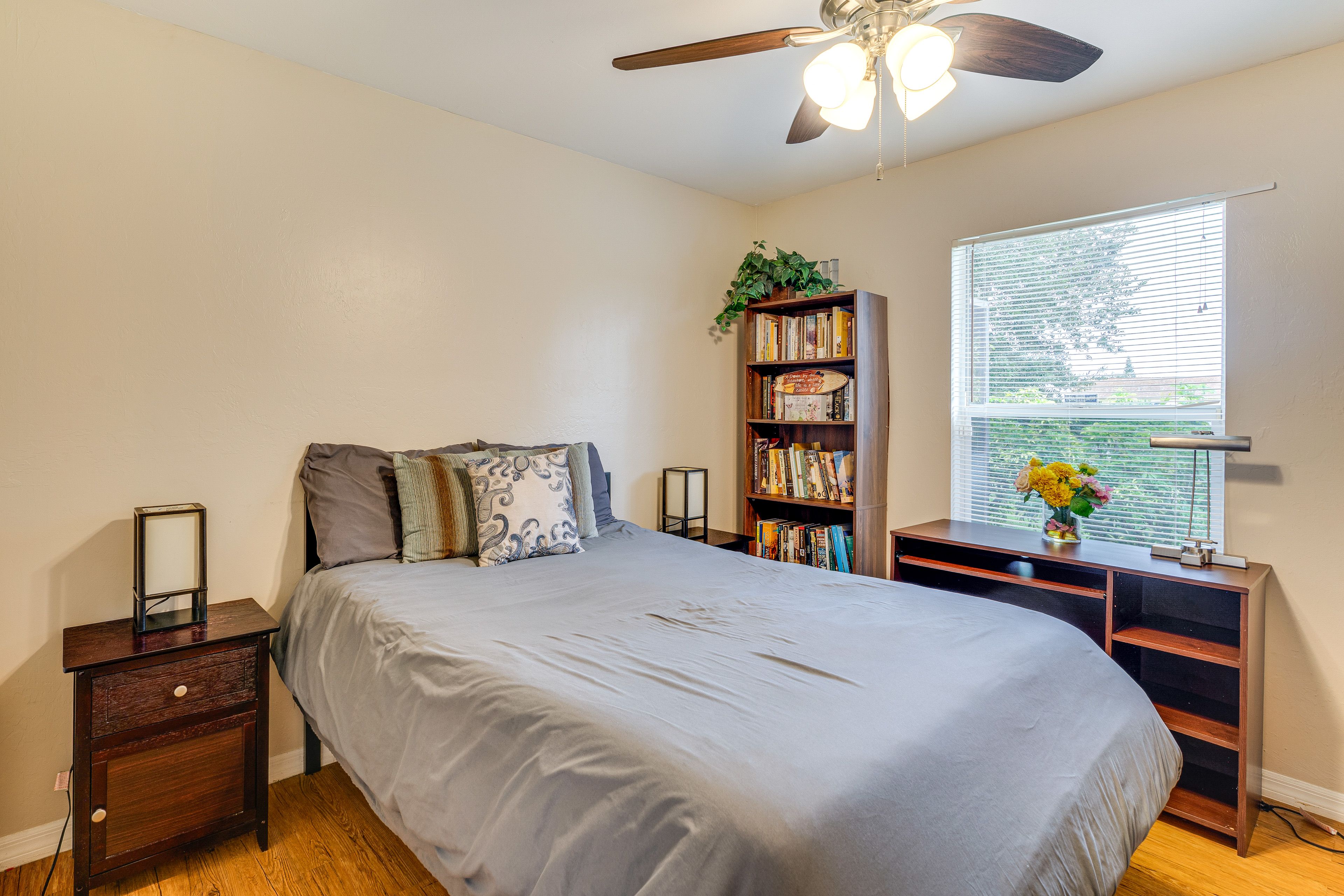 Bedroom 2 | Queen Bed