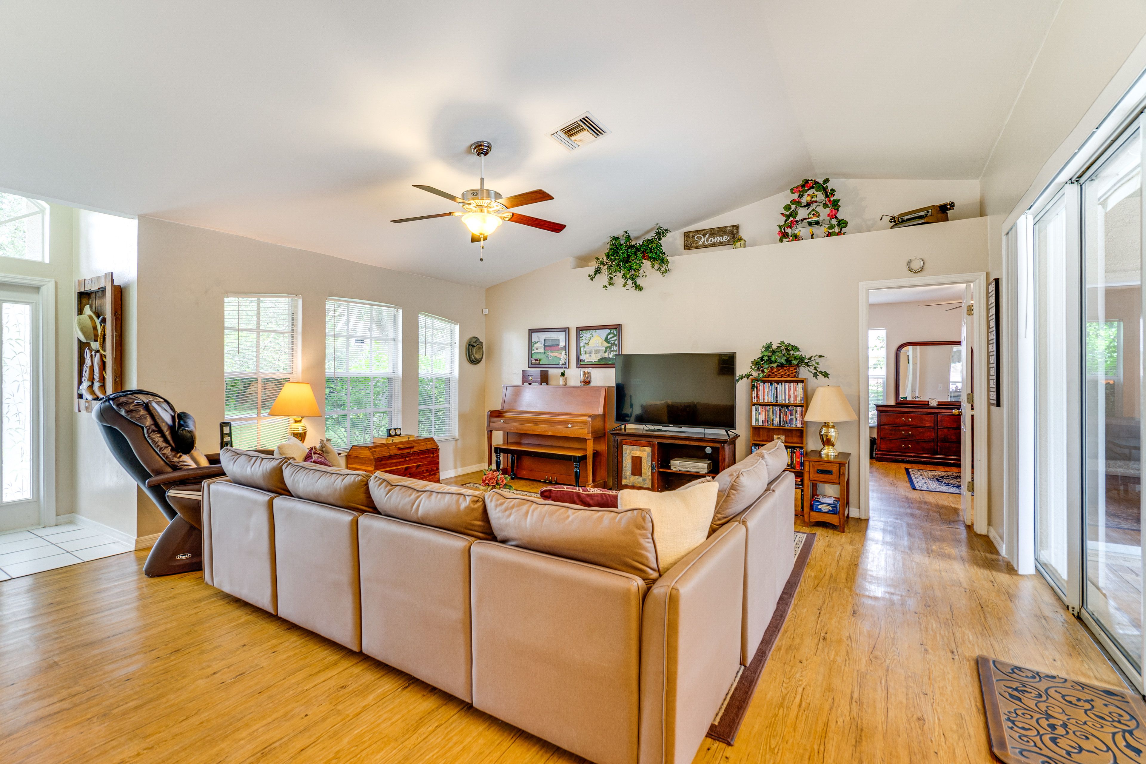Living Area | Smart TV | Piano | Massage Chair