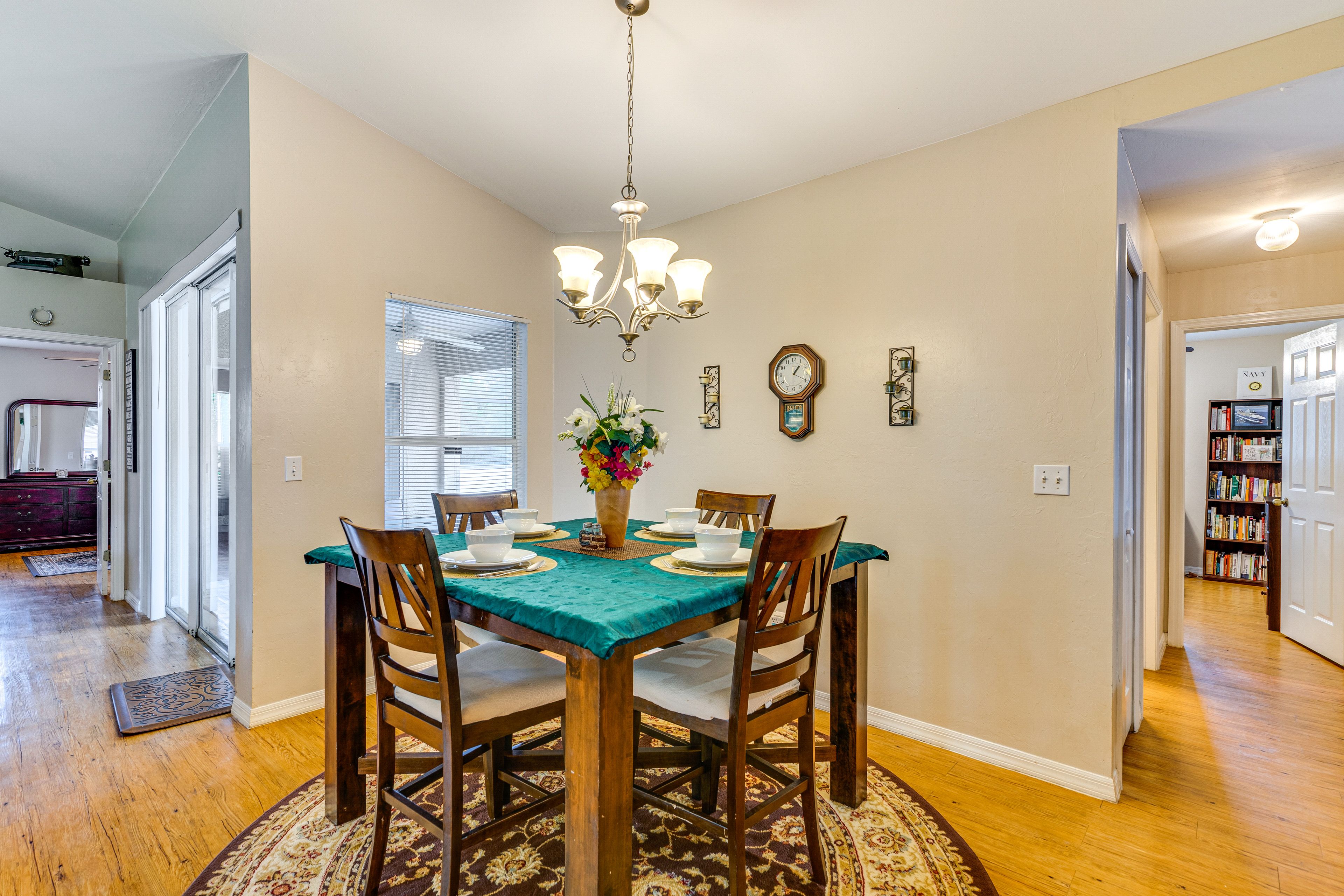 Dining Table | Dishware/Flatware