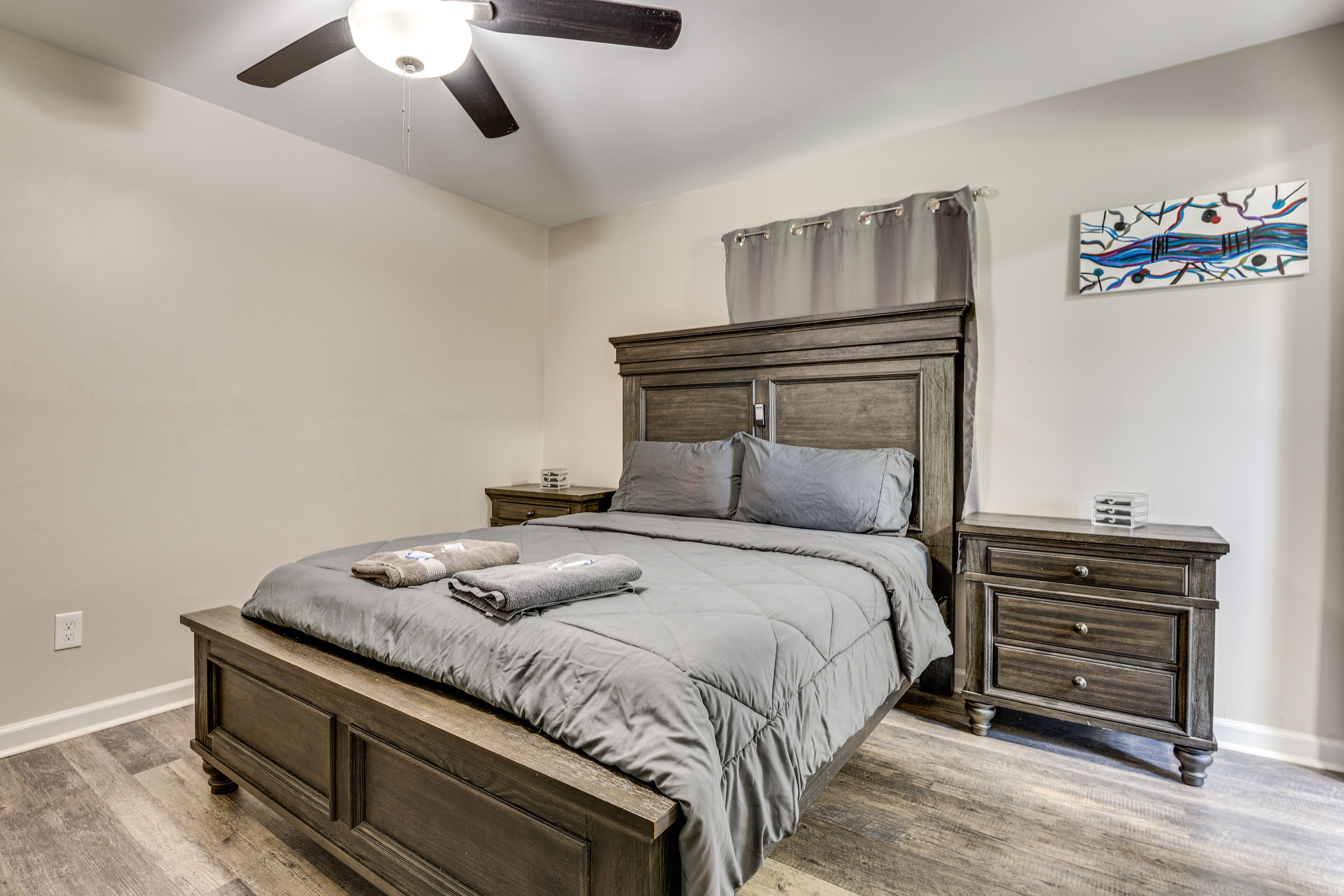 Bedroom 1 | Queen Bed | Smart TV