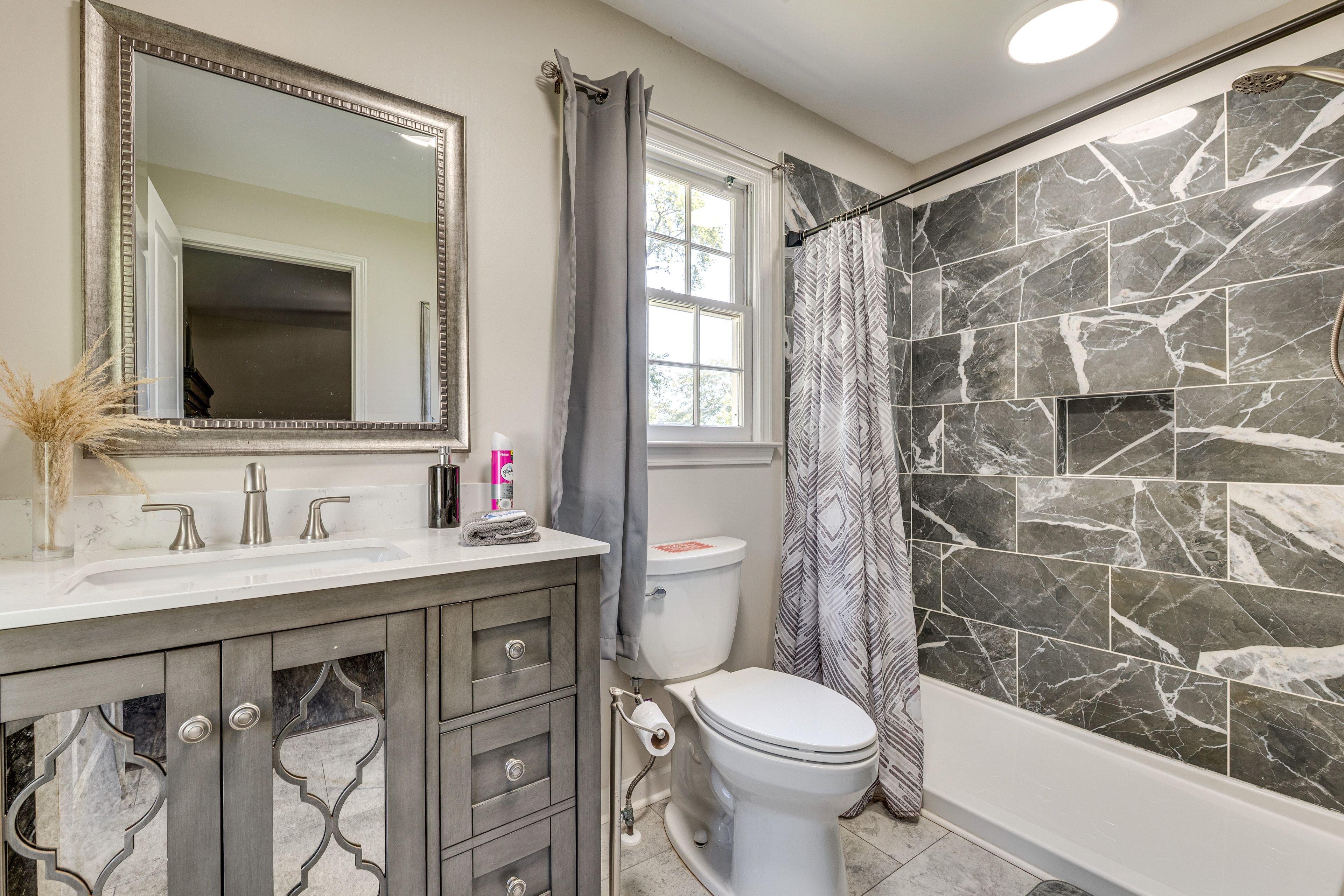 En-Suite Bathroom | Towels Provided