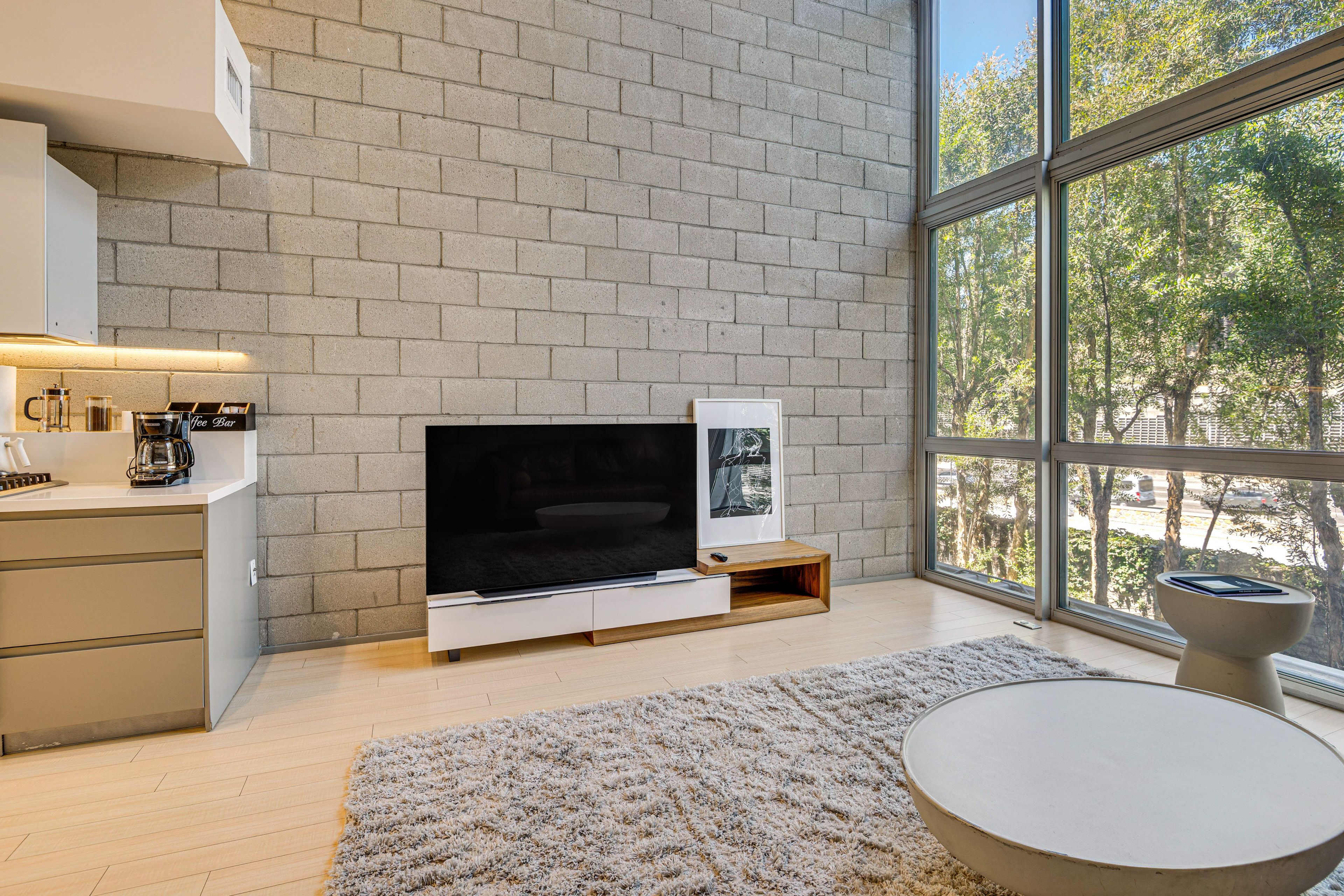 Living Room | 1st Floor | Smart TV | Free WiFi | Central A/C & Heating