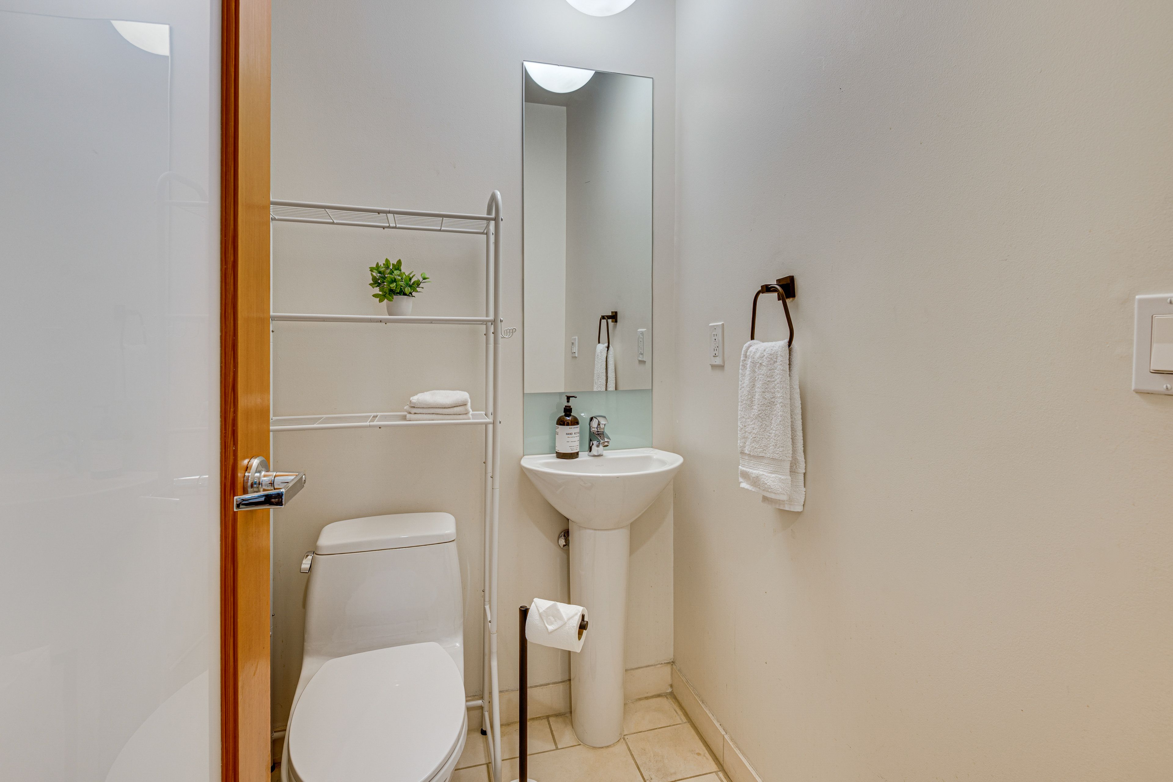 Half Bathroom | 1st Floor