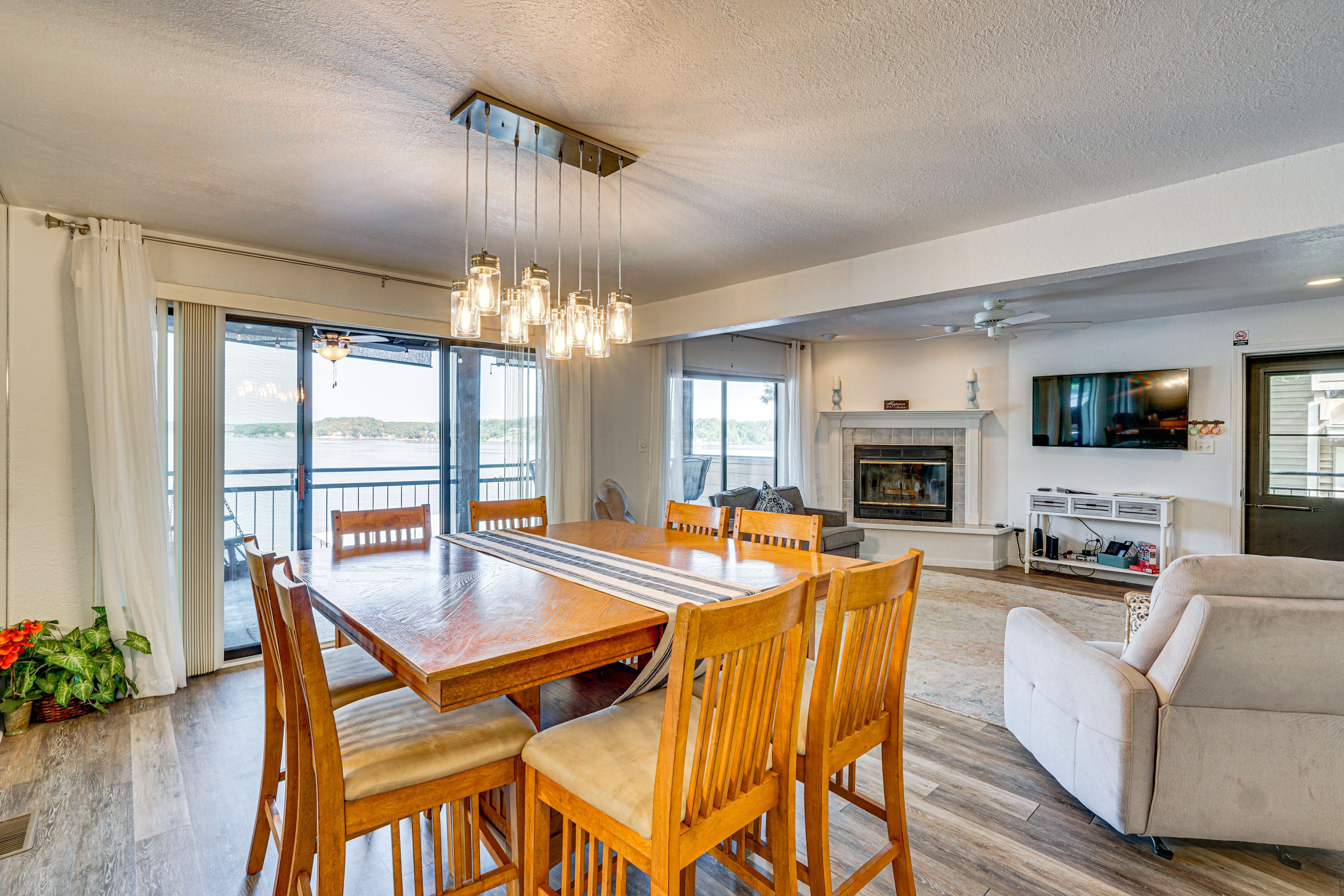 Dining Area | Smart TV | Free WiFi | 1st Floor