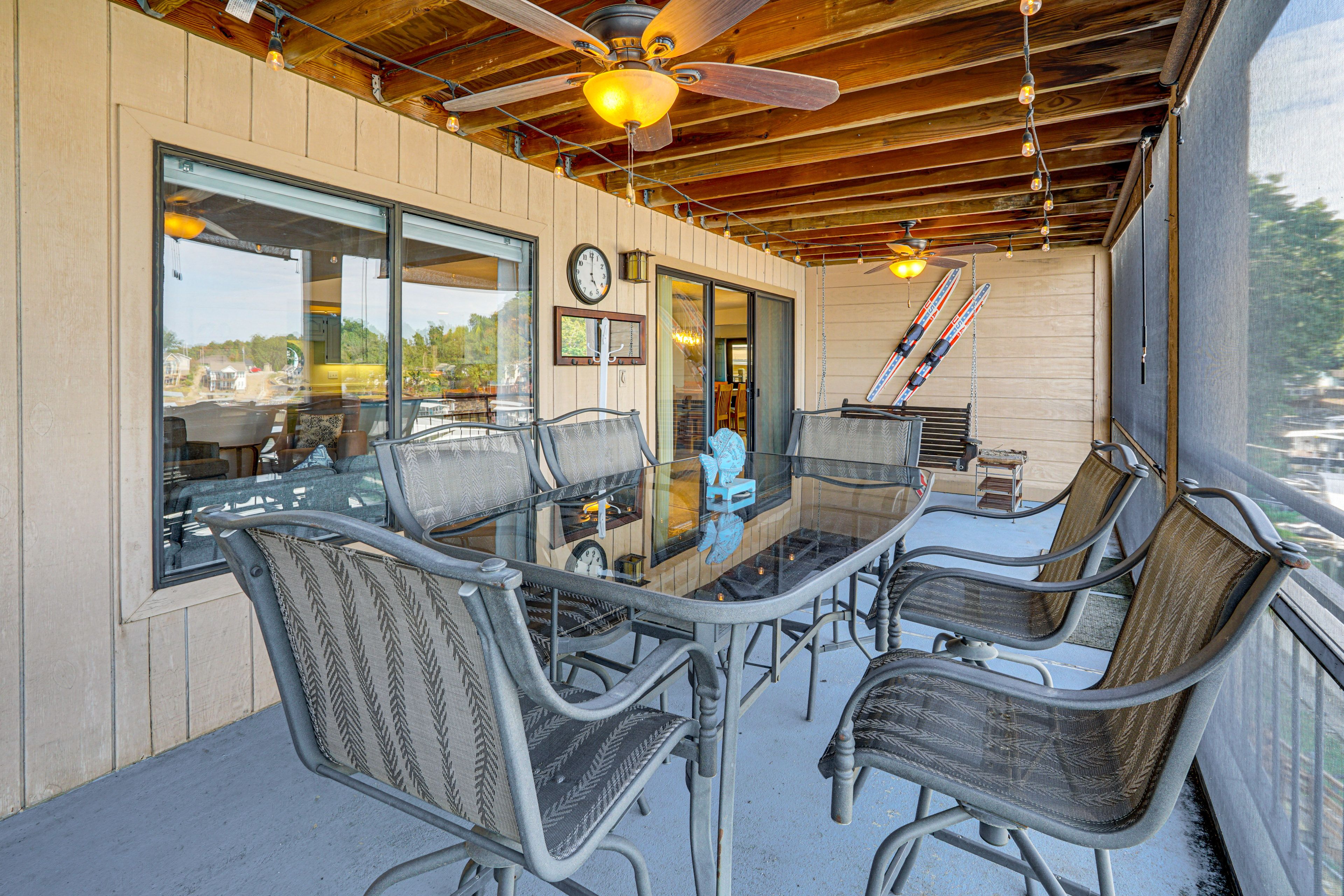 Screened-In Porch | 1st Floor