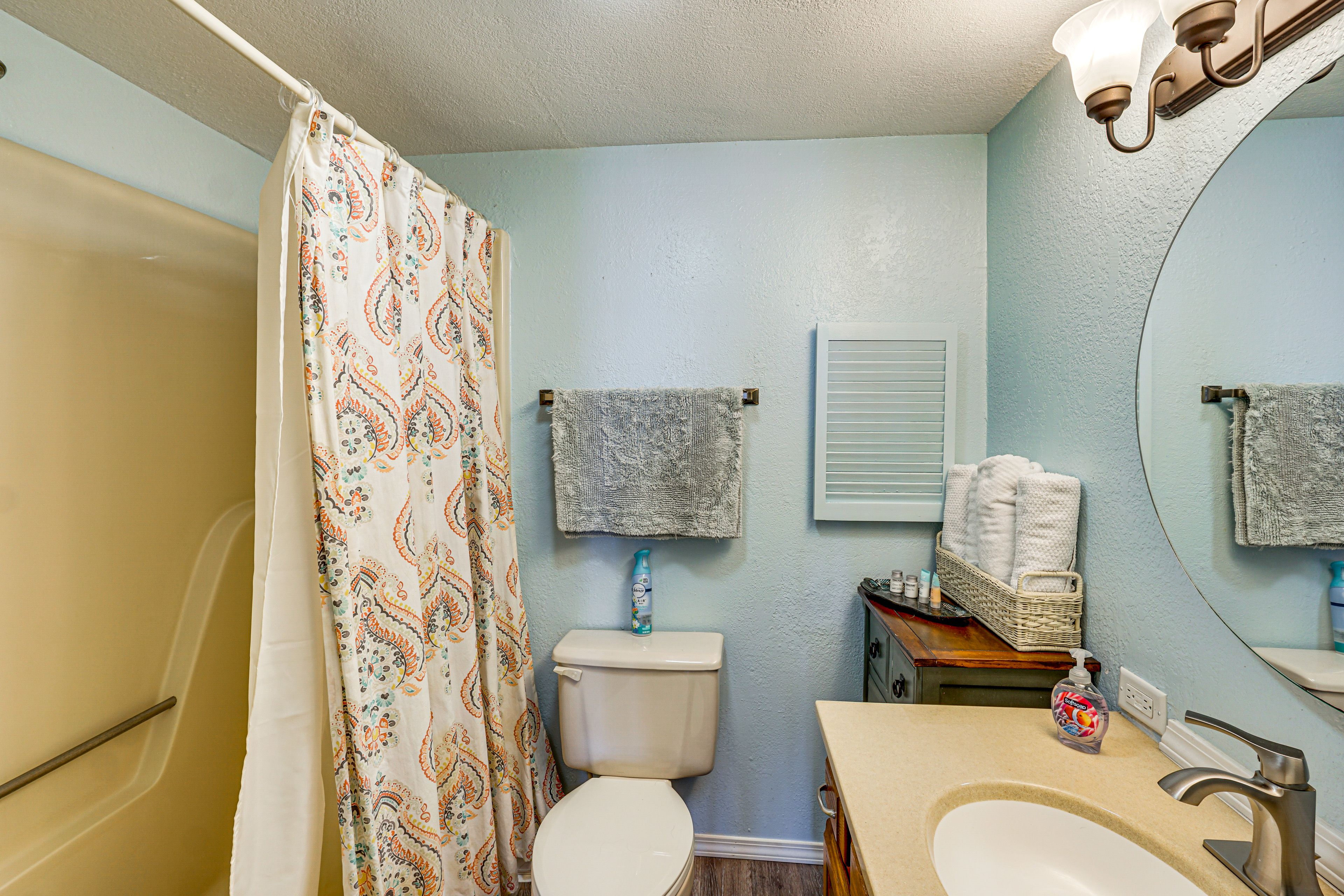Full Bathroom | 2nd Floor