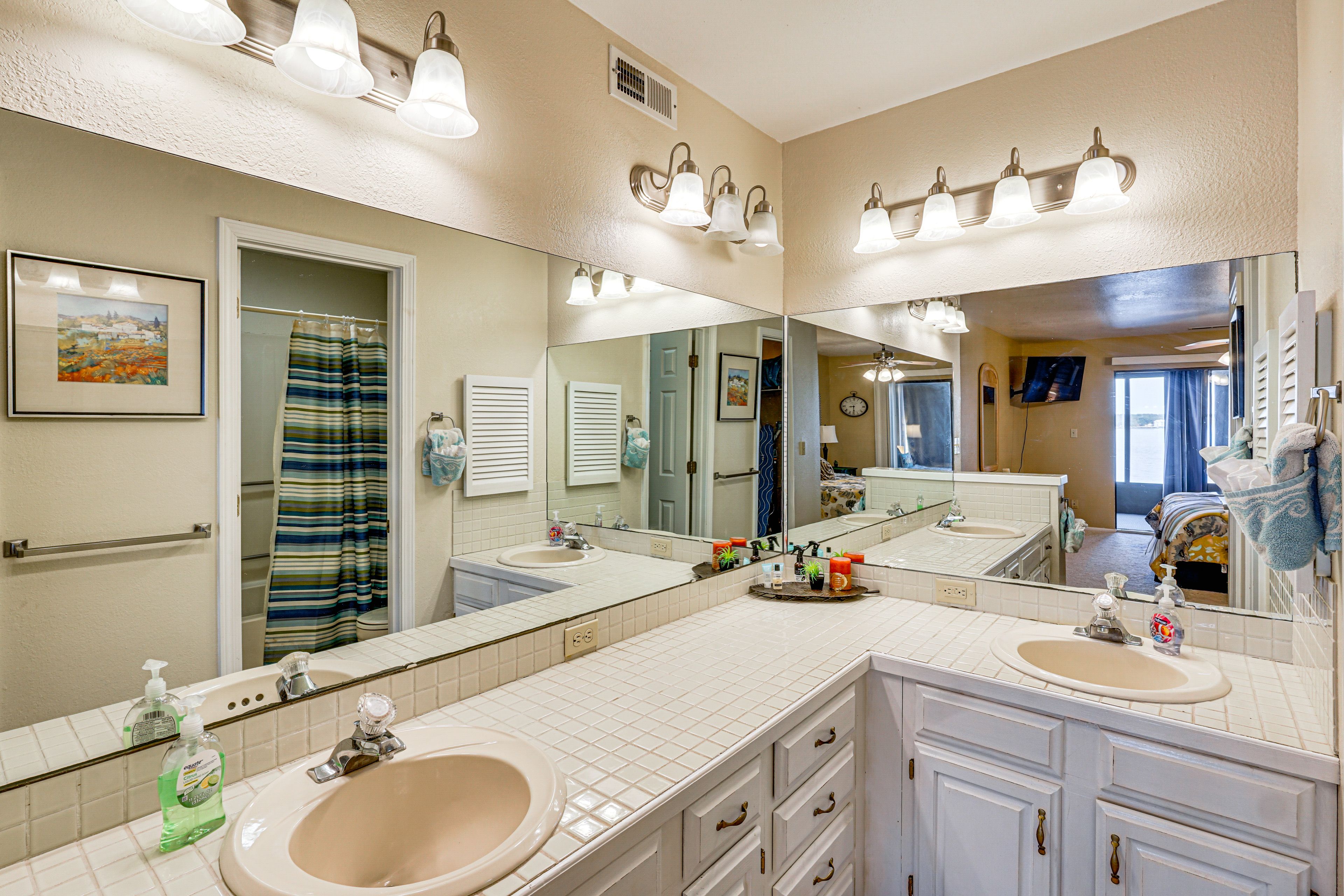 En-Suite Bathroom | 2nd Floor