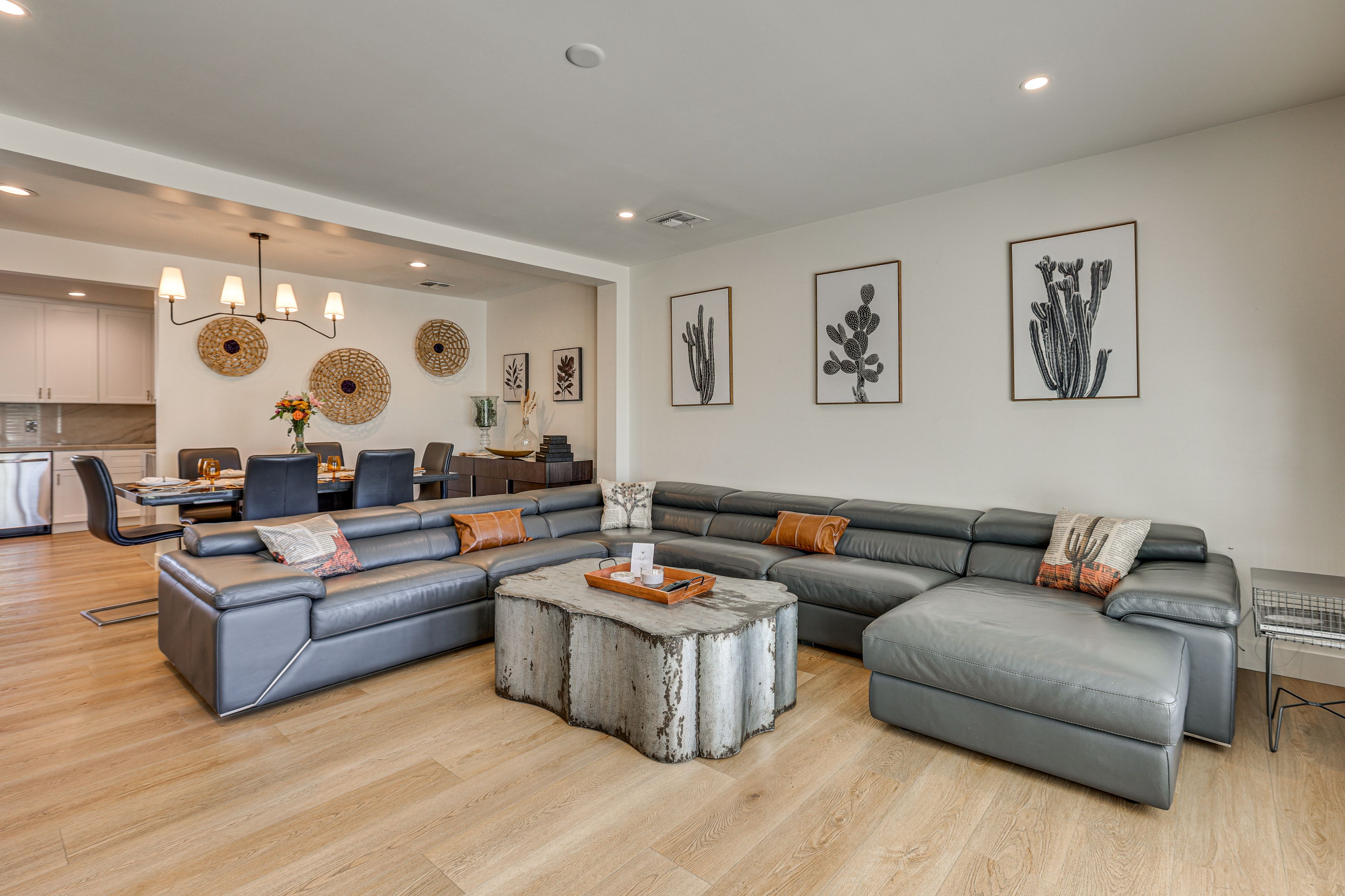 Living Room | Smart TV | Free WiFi