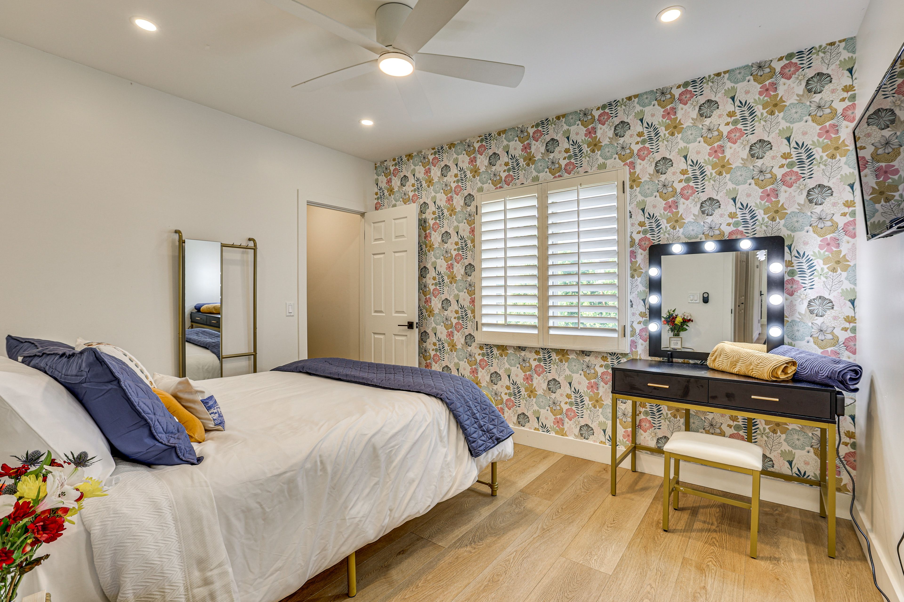 Bedroom 3 | Queen Bed | Smart TV