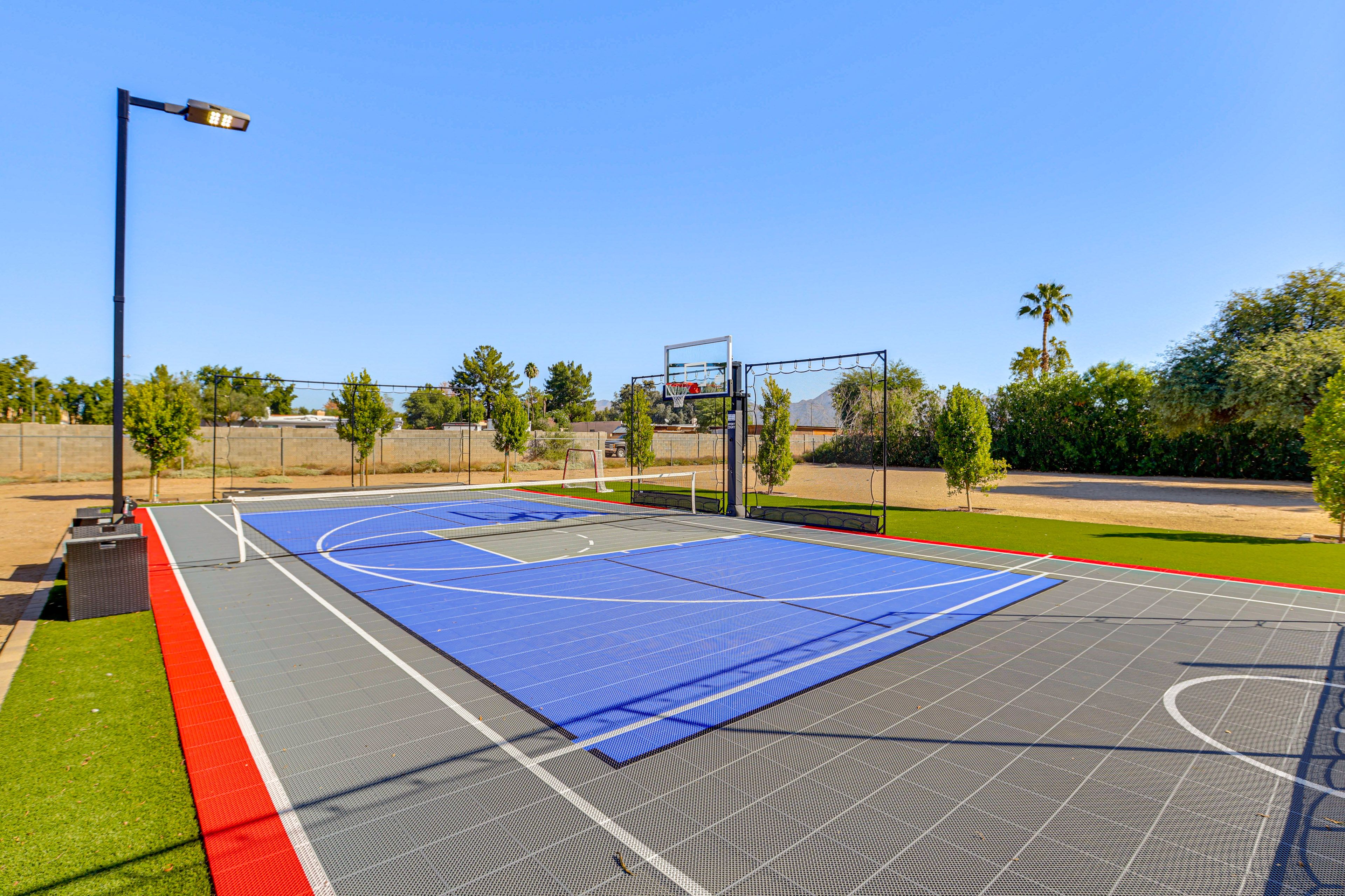 Private Sports Court | Fenced-In Yard | 4 Mi to the Arizona Boardwalk