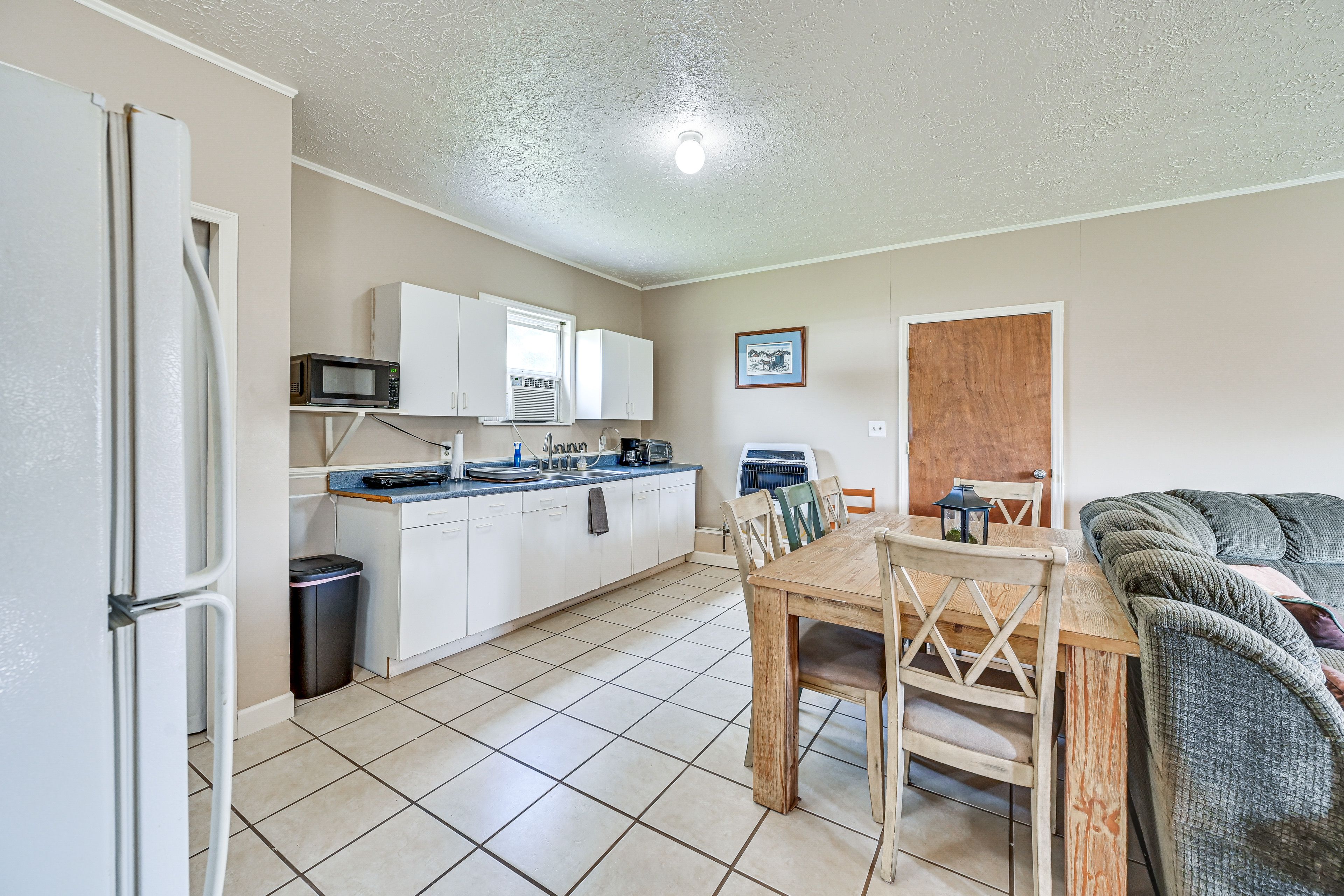 Kitchen | Wall A/C Unit | Natural Gas Heater