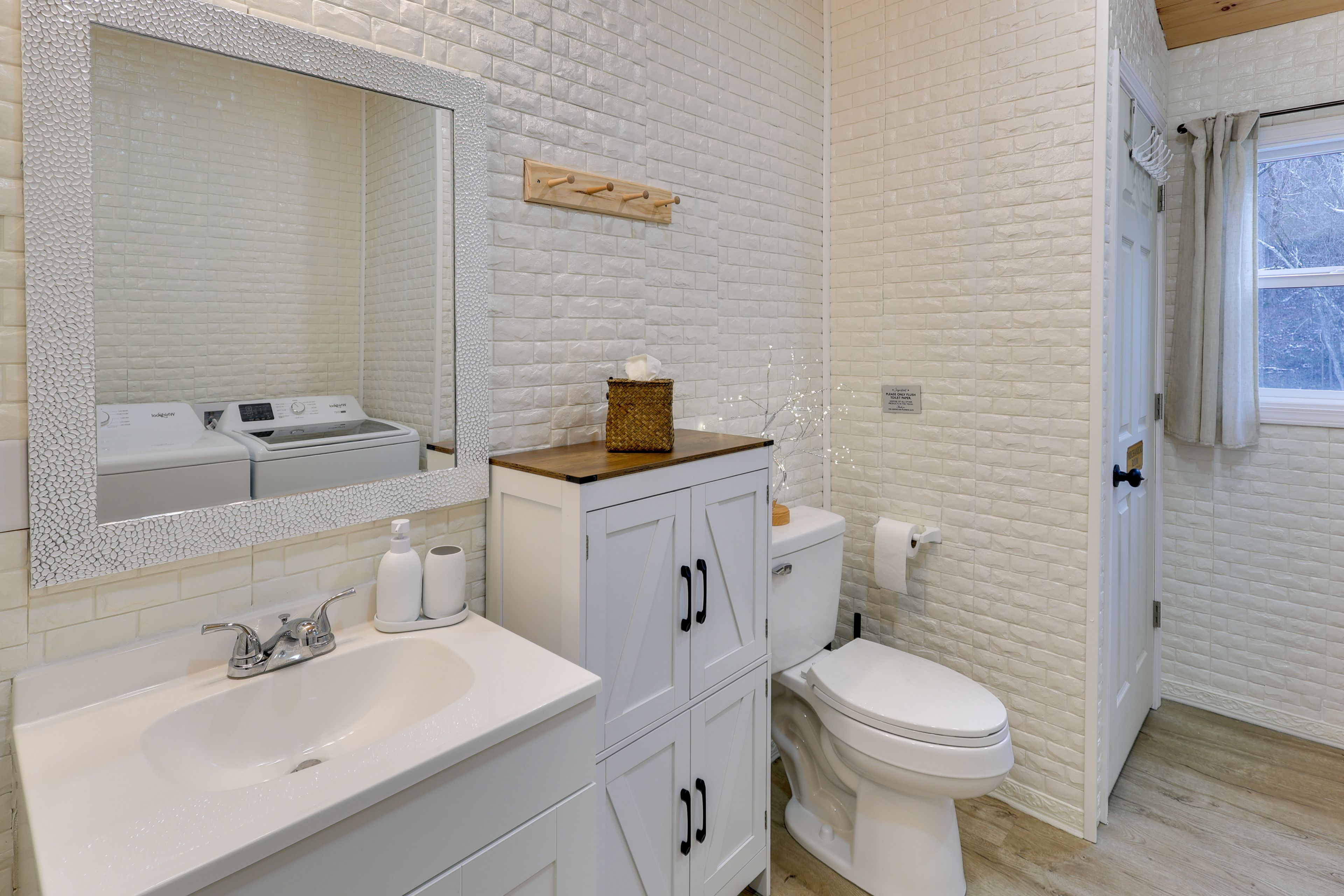 Full Bathroom | Washer & Dryer | Towels Provided
