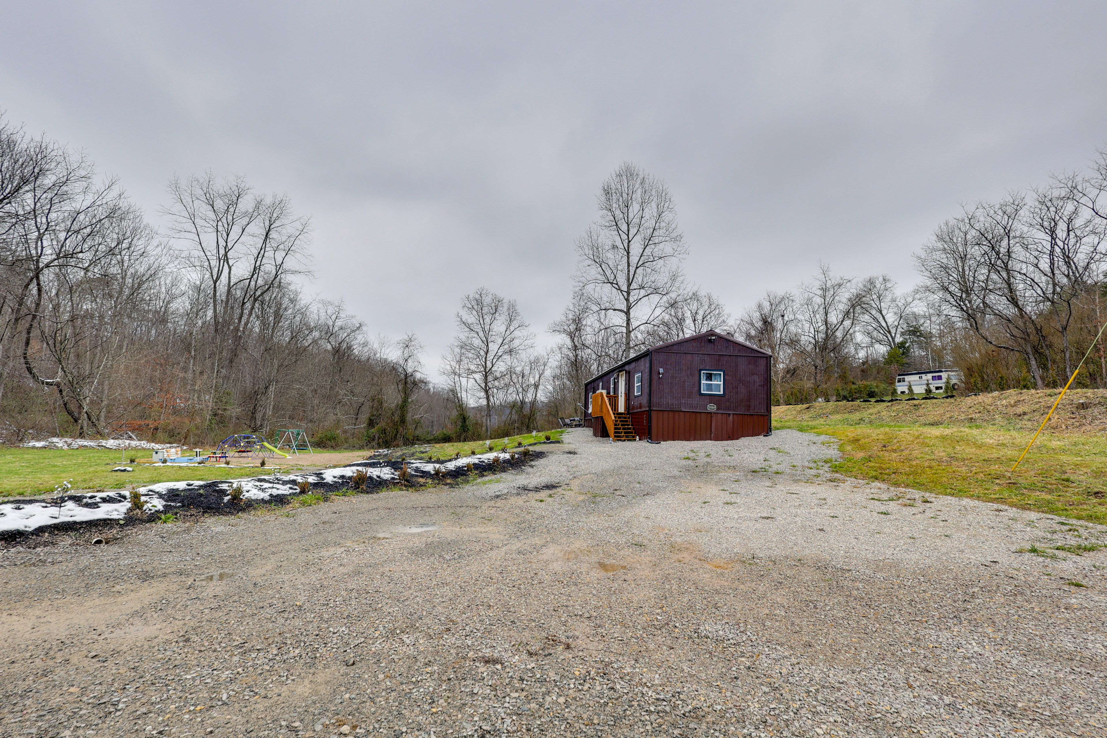 Parking | Driveway (Ample Parking) | RV/Trailer Parking Allowed